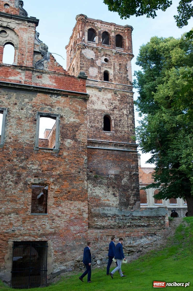 Zdjęcie w galerii na portalu naszraciborz.pl: Rewitalizacja ruin zamku w Tworkowie na wideo wiadomości z regionu