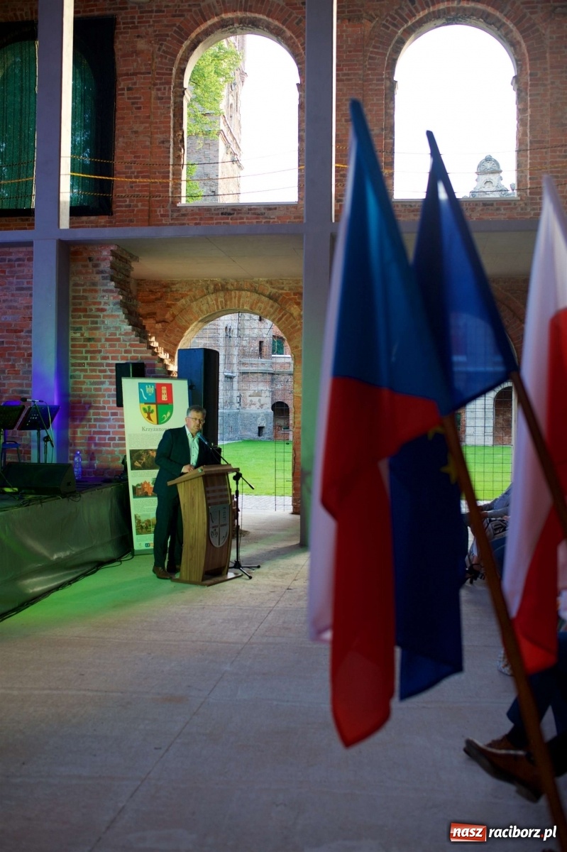 Zdjęcie w galerii na portalu naszraciborz.pl: Rewitalizacja ruin zamku w Tworkowie na wideo wiadomości z regionu