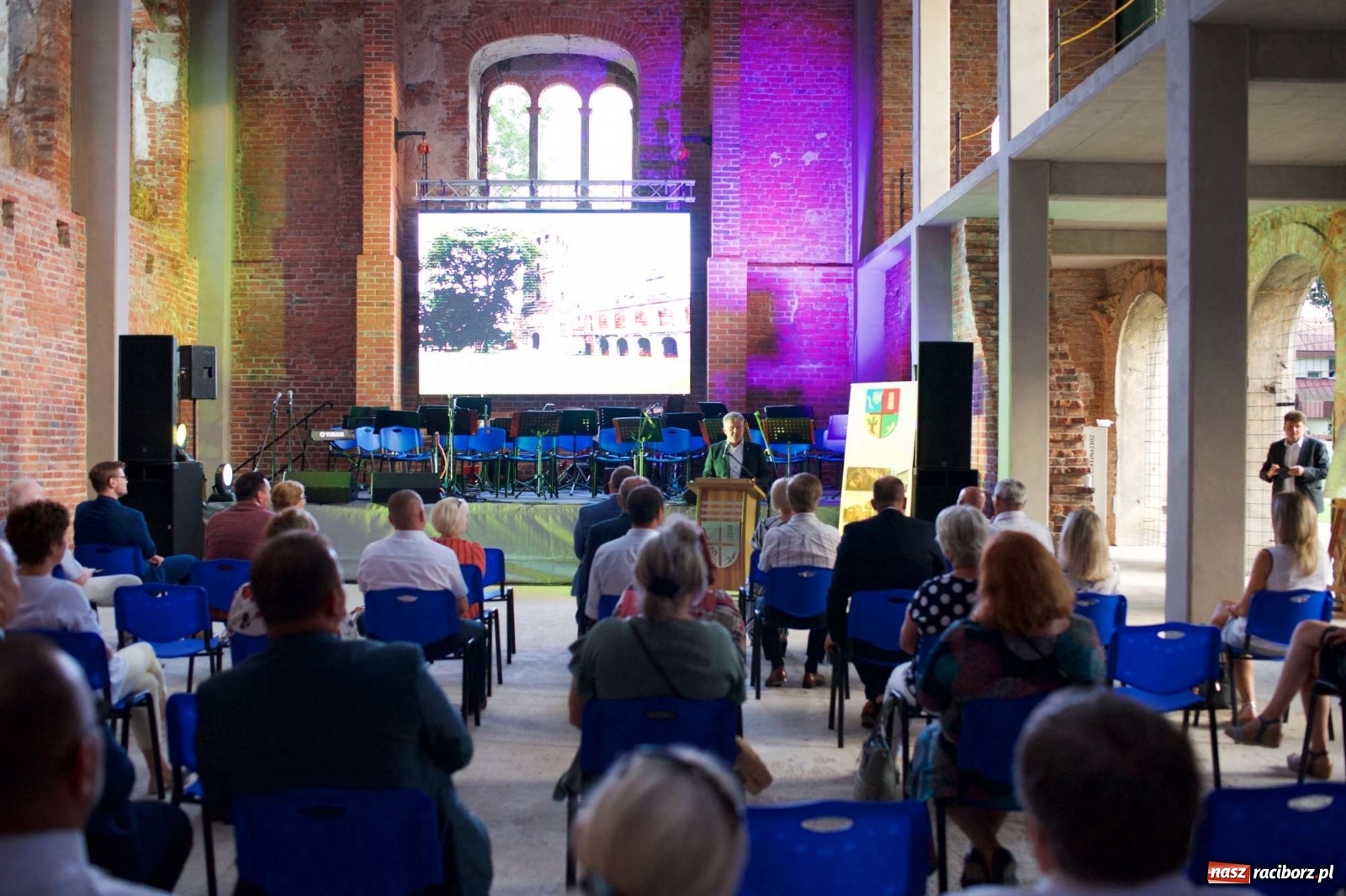 Zdjęcie w galerii na portalu naszraciborz.pl: Rewitalizacja ruin zamku w Tworkowie na wideo wiadomości z regionu