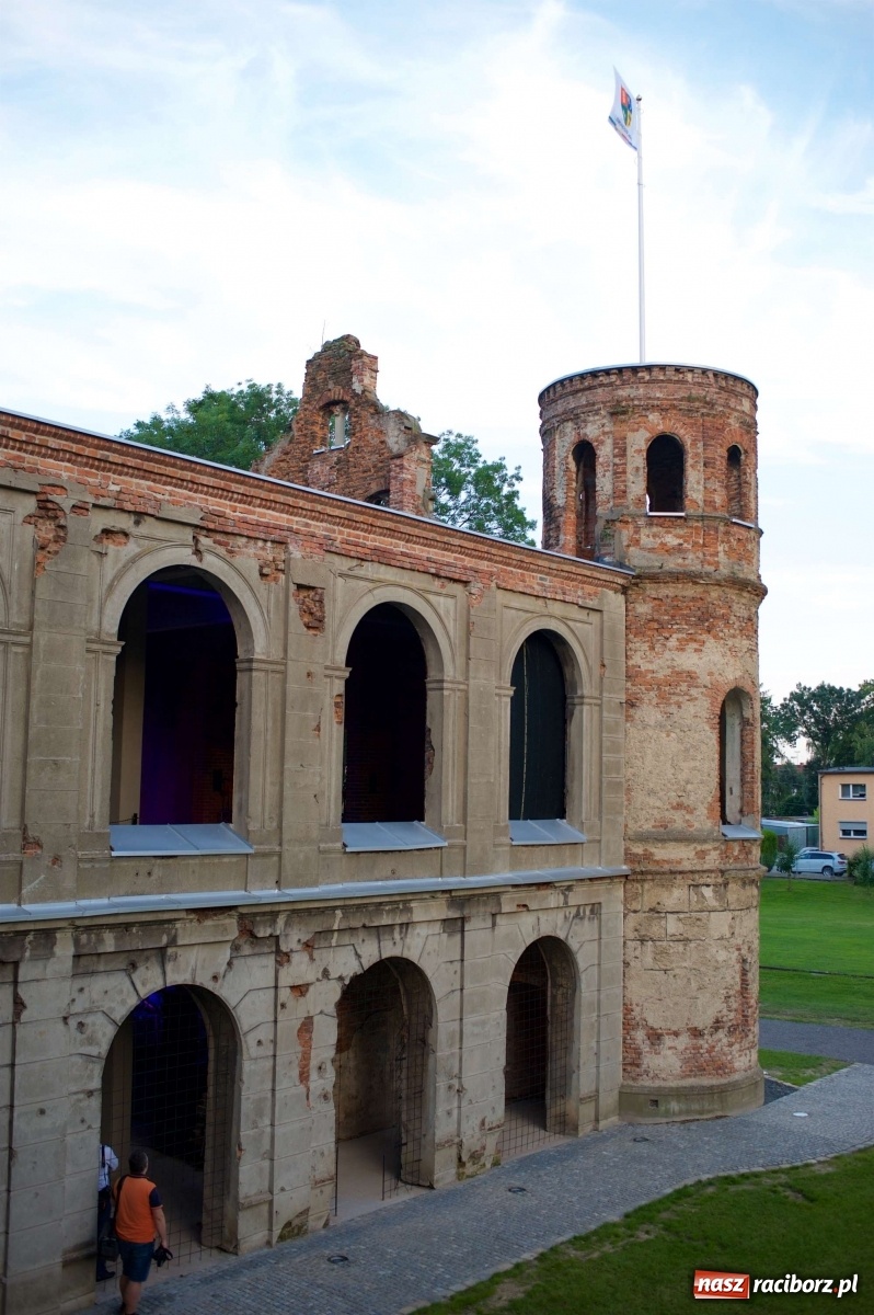 Zdjęcie w galerii na portalu naszraciborz.pl: Rewitalizacja ruin zamku w Tworkowie na wideo wiadomości z regionu