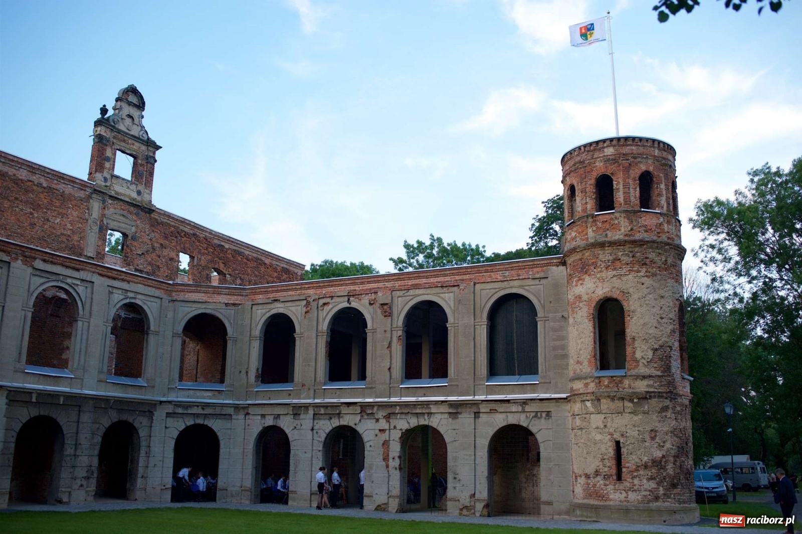 Zdjęcie w galerii na portalu naszraciborz.pl: Rewitalizacja ruin zamku w Tworkowie na wideo wiadomości z regionu