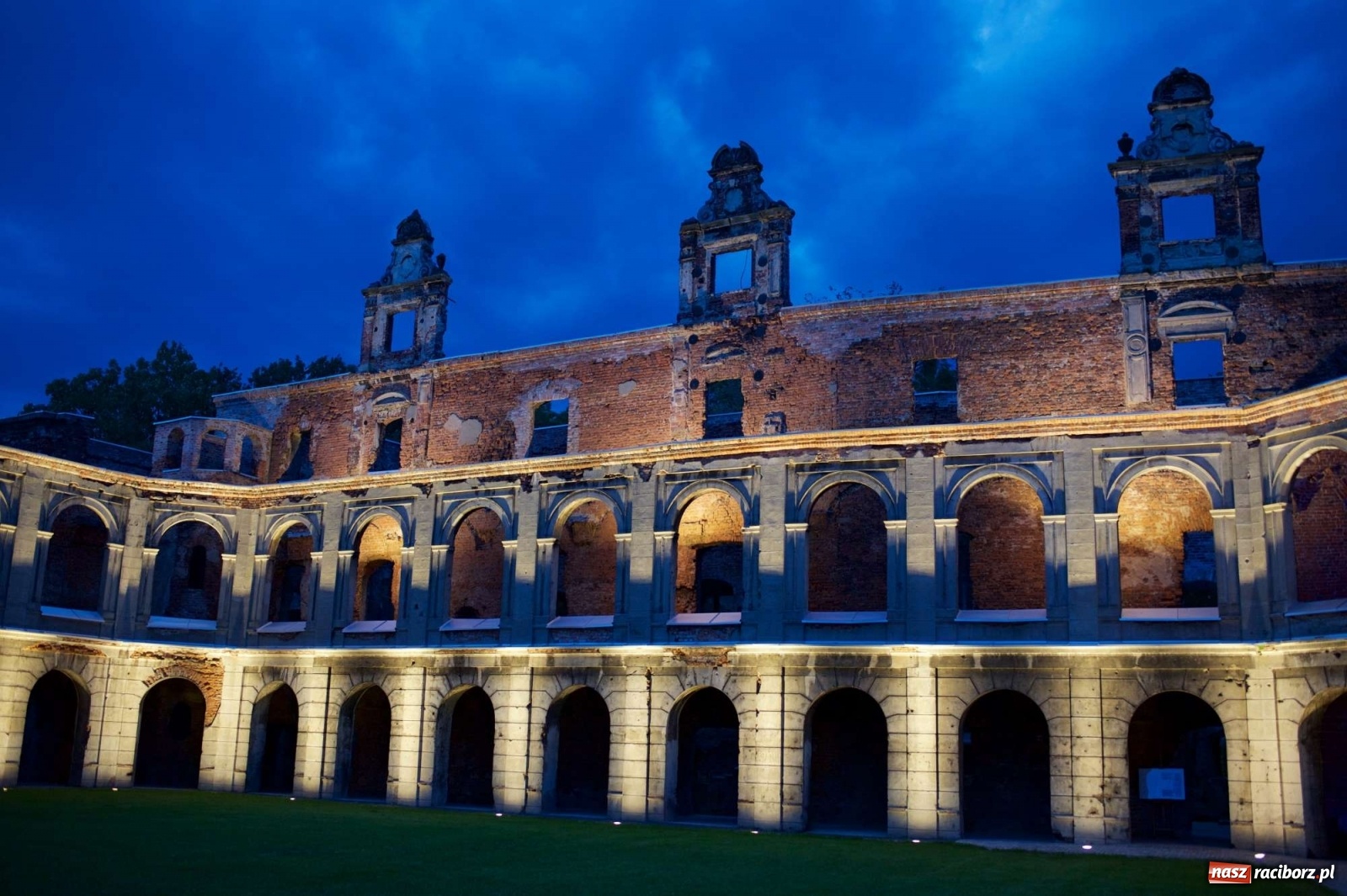 Zdjęcie w galerii na portalu naszraciborz.pl: Rewitalizacja ruin zamku w Tworkowie na wideo wiadomości z regionu