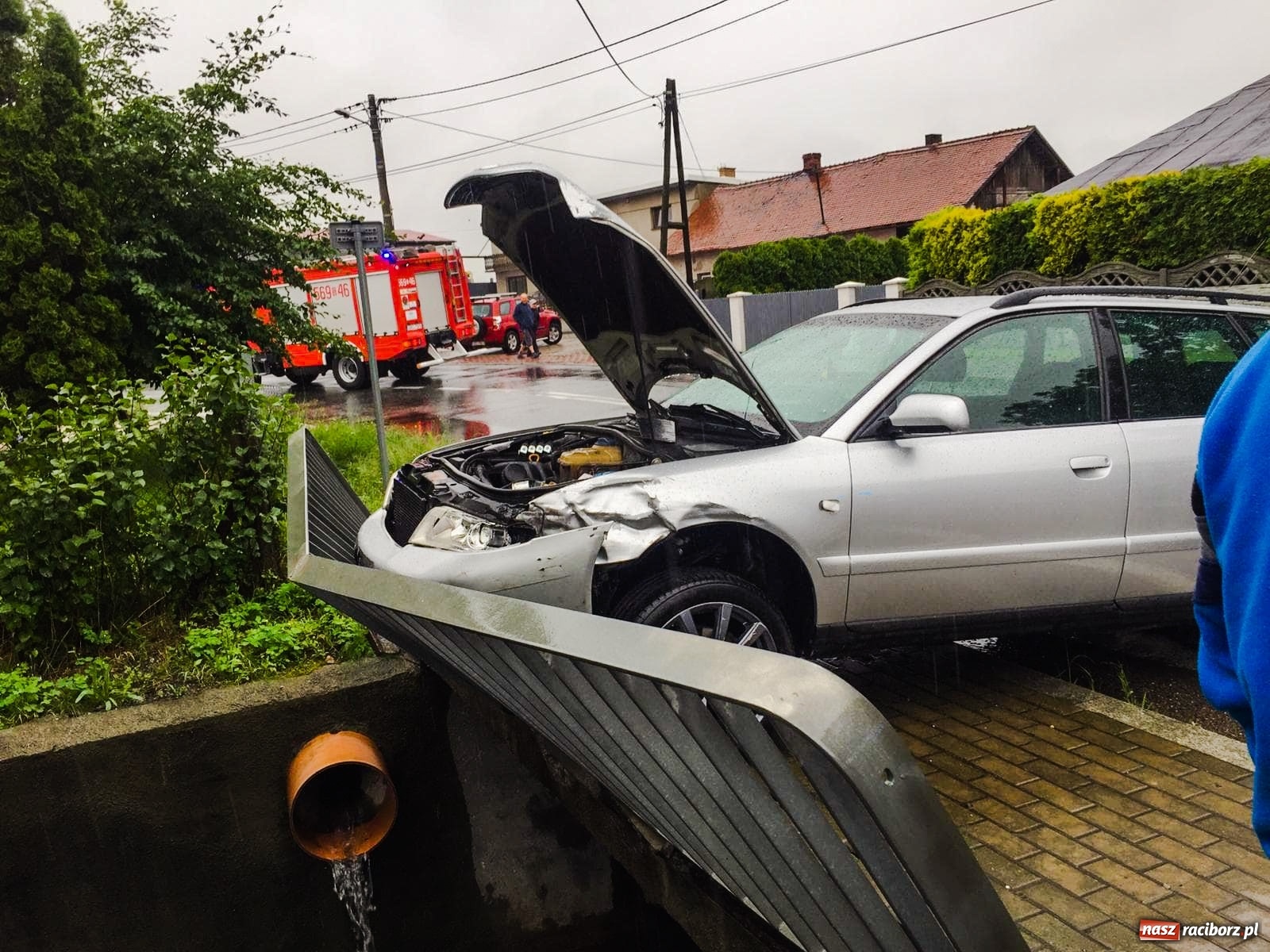 Zdjęcie w galerii na portalu naszraciborz.pl: Dachowanie forda w Makowie [FOTO] wiadomości z regionu