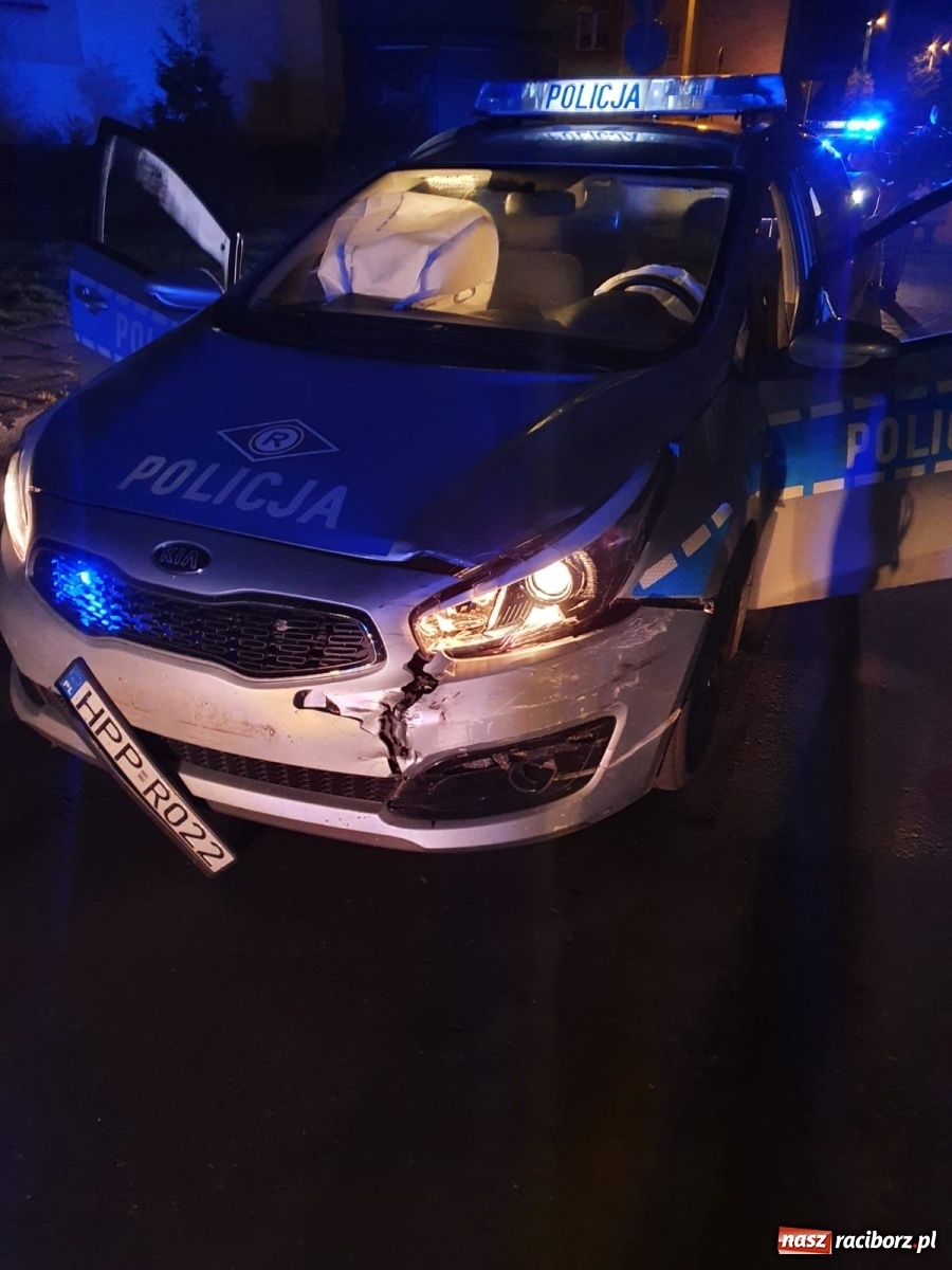 Zdjęcie w galerii na portalu naszraciborz.pl: Nocny pościg ulicami Raciborza i wypadek z udziałem radiowozu [FOTO]  wiadomości z regionu
