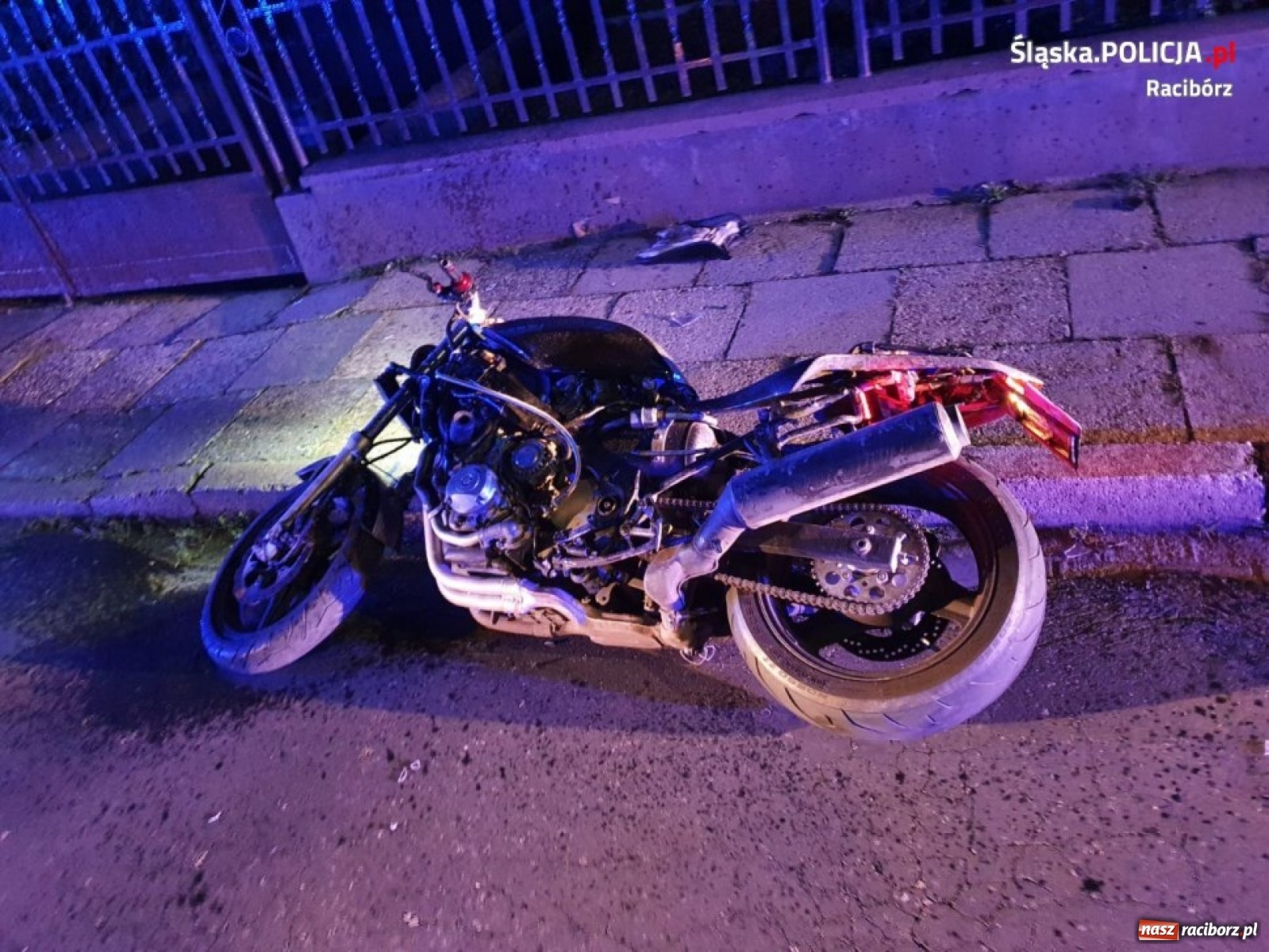 Zdjęcie w galerii na portalu naszraciborz.pl: Nocny pościg ulicami Raciborza i wypadek z udziałem radiowozu [FOTO]  wiadomości z regionu