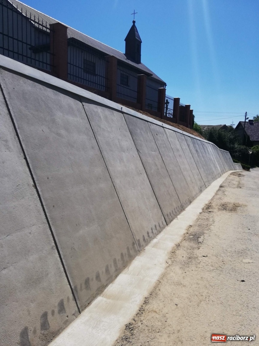 Zdjęcie w galerii na portalu naszraciborz.pl: Skarpa w Czerwięcicach została wzmocniona wiadomości z regionu