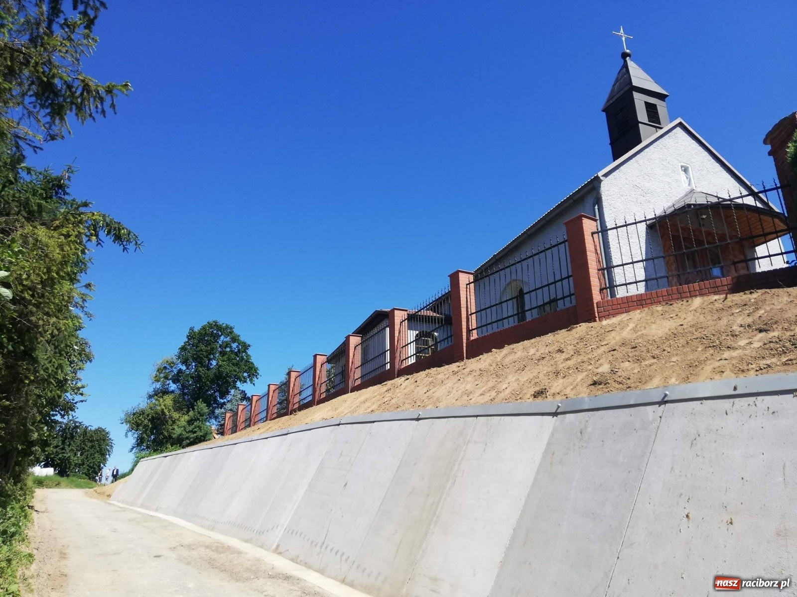 Zdjęcie w galerii na portalu naszraciborz.pl: Skarpa w Czerwięcicach została wzmocniona wiadomości z regionu