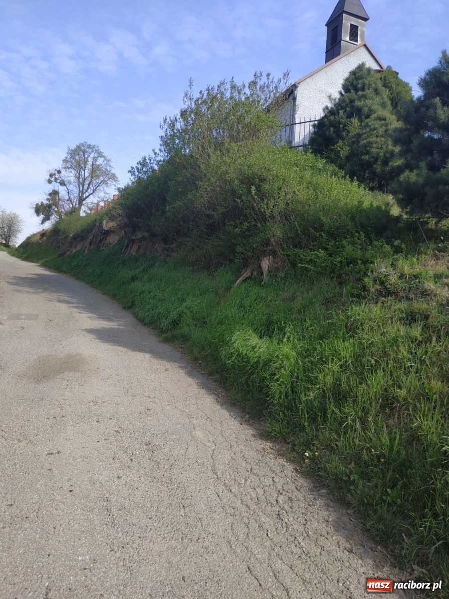 Zdjęcie w galerii na portalu naszraciborz.pl: Skarpa w Czerwięcicach została wzmocniona wiadomości z regionu