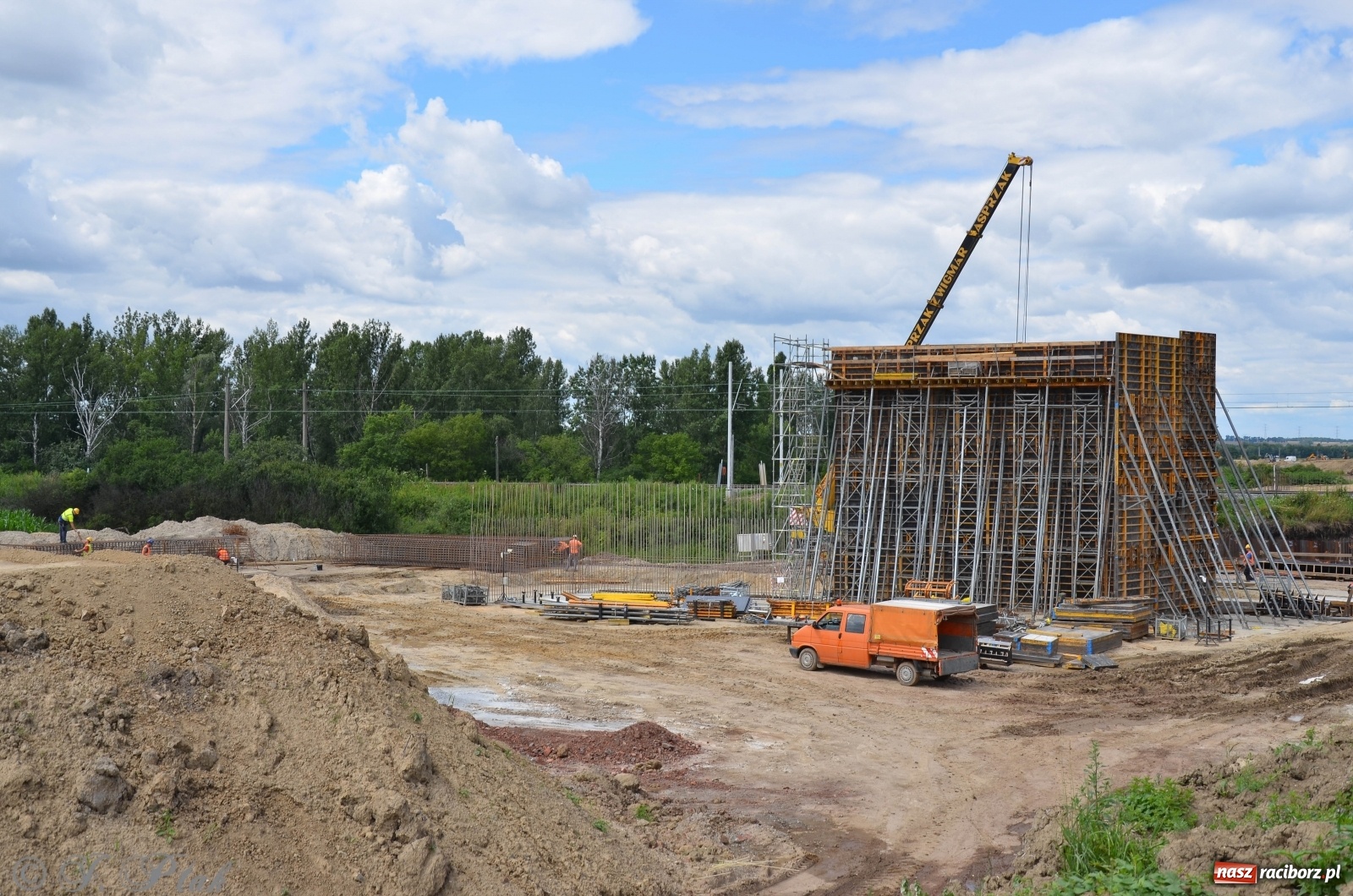 Zdjęcie w galerii na portalu naszraciborz.pl: Przy moście kolejowym na Markowice powstaje wiadukt [FOTO] wiadomości z regionu