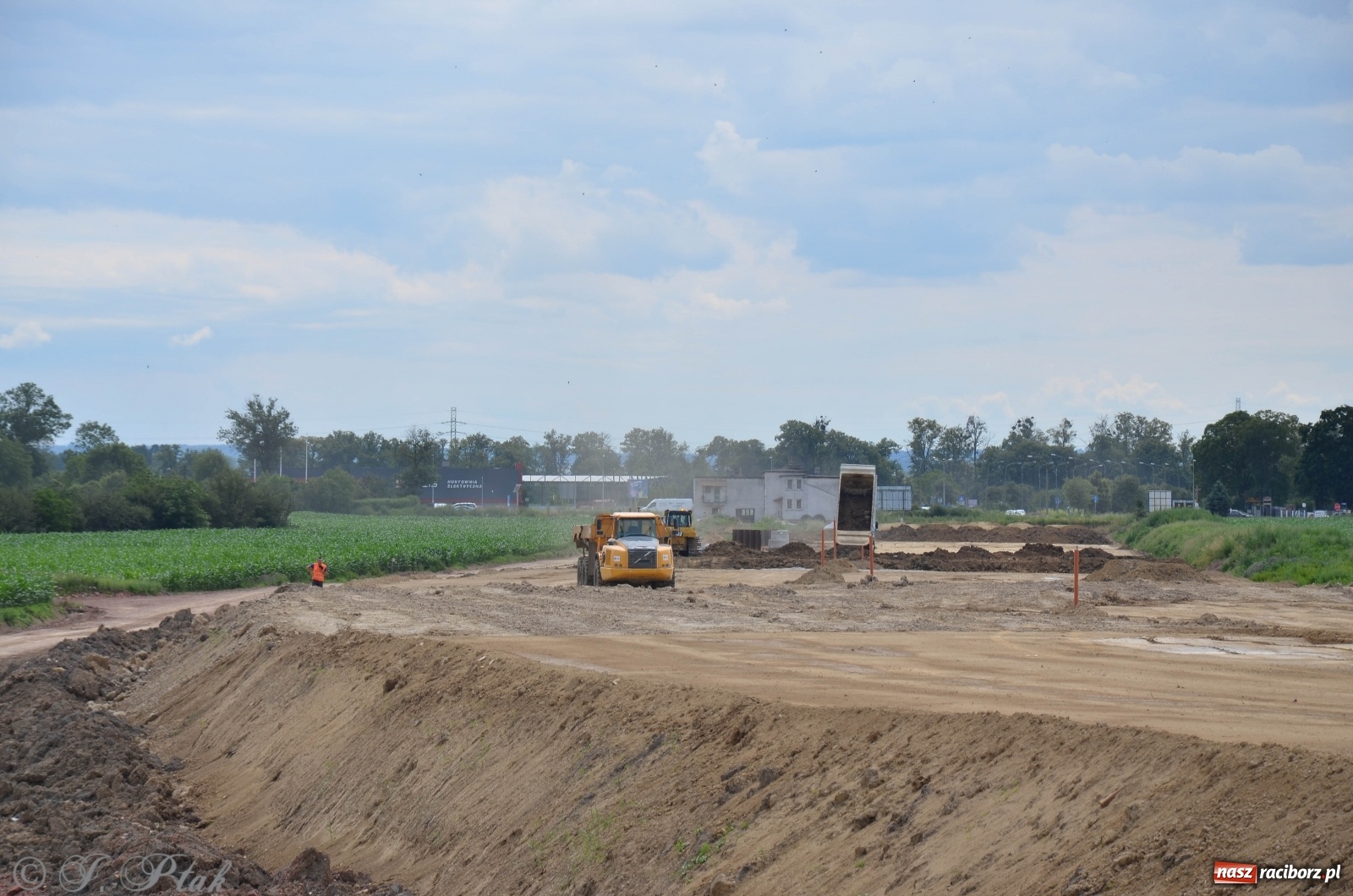 Zdjęcie w galerii na portalu naszraciborz.pl: Przy moście kolejowym na Markowice powstaje wiadukt [FOTO] wiadomości z regionu