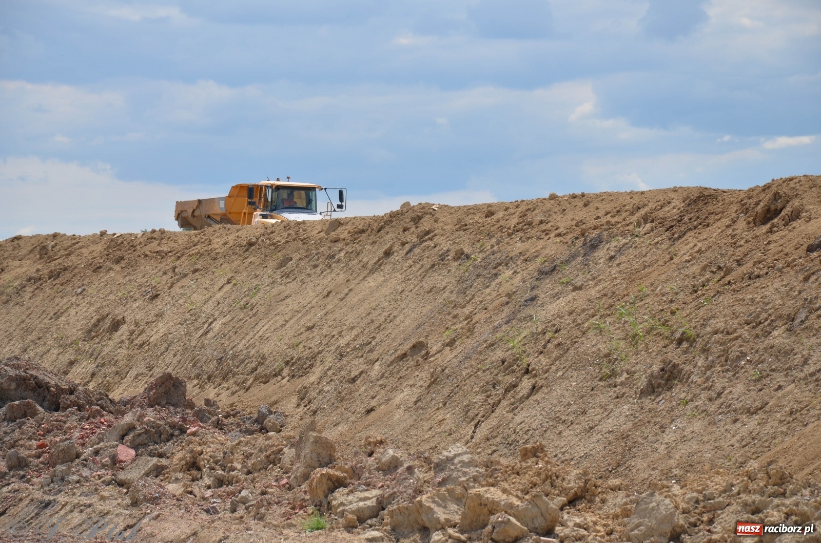 Zdjęcie w galerii na portalu naszraciborz.pl: Przy moście kolejowym na Markowice powstaje wiadukt [FOTO] wiadomości z regionu