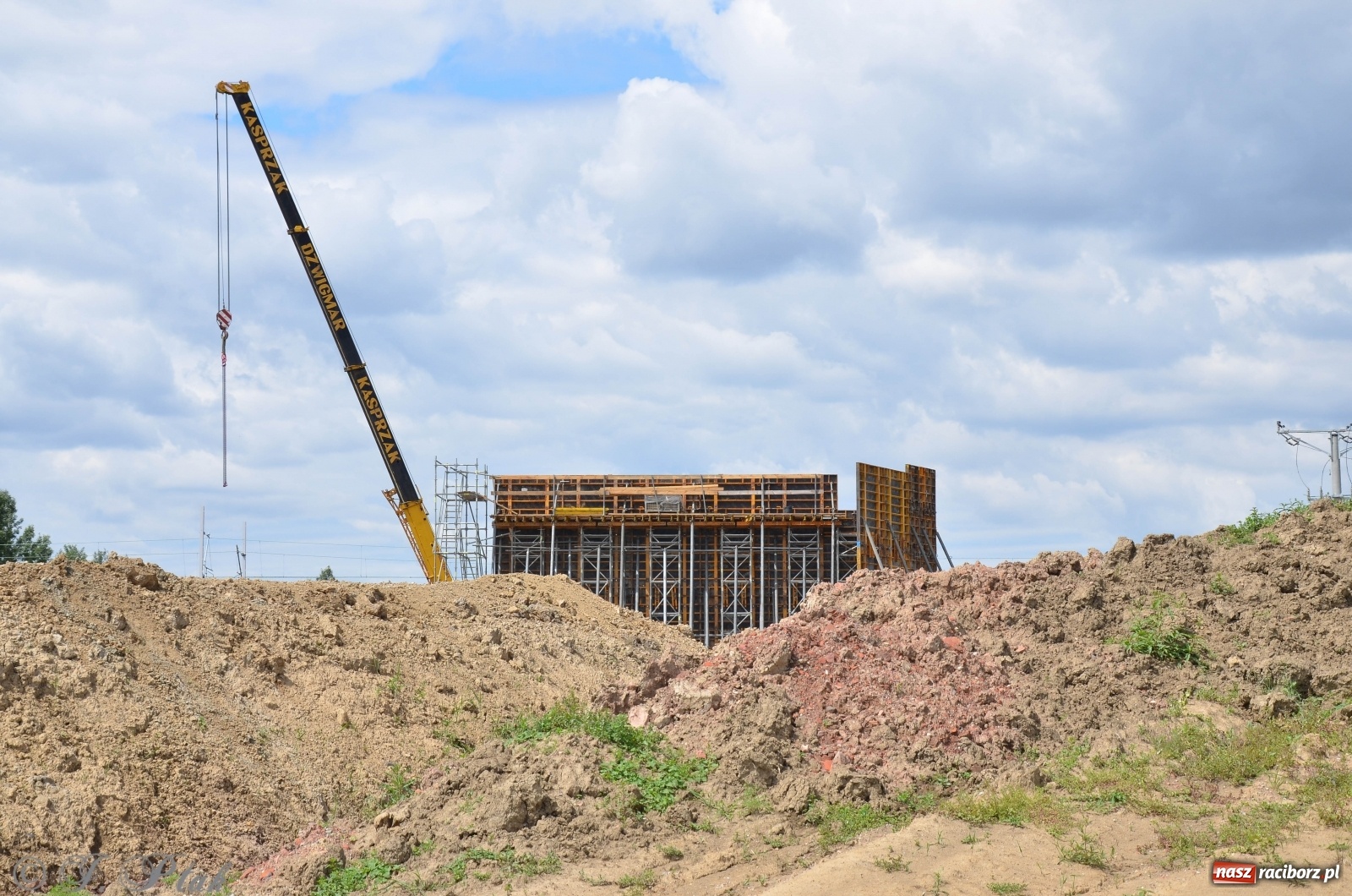 Zdjęcie w galerii na portalu naszraciborz.pl: Przy moście kolejowym na Markowice powstaje wiadukt [FOTO] wiadomości z regionu