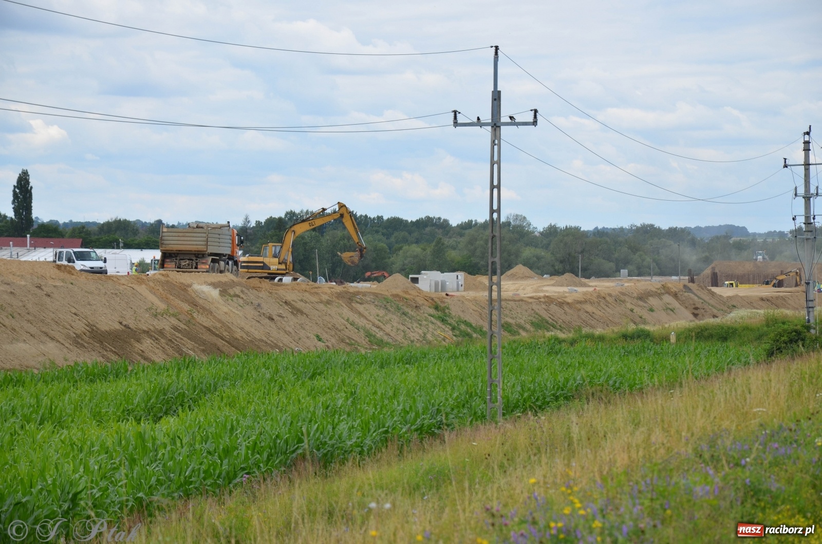 Zdjęcie w galerii na portalu naszraciborz.pl: Przy moście kolejowym na Markowice powstaje wiadukt [FOTO] wiadomości z regionu