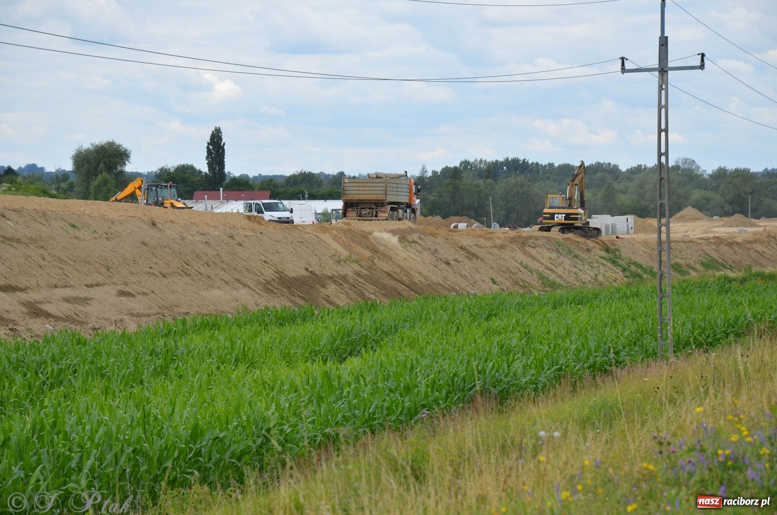 Zdjęcie w galerii na portalu naszraciborz.pl: Przy moście kolejowym na Markowice powstaje wiadukt [FOTO] wiadomości z regionu