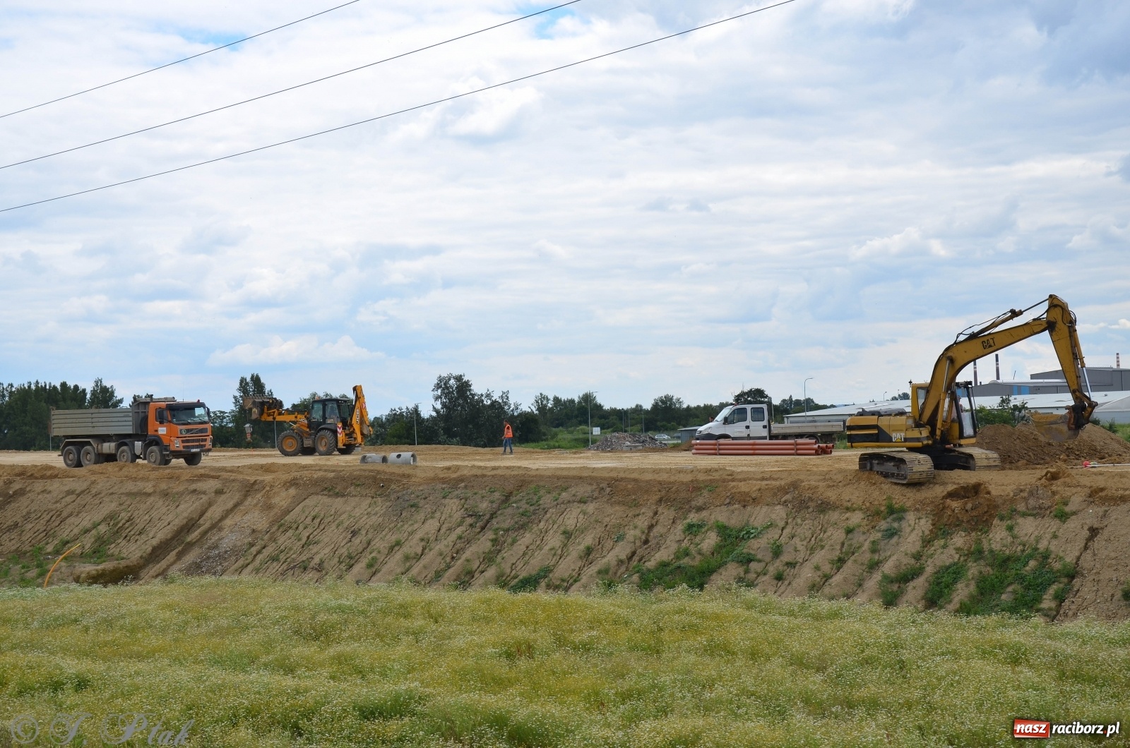 Zdjęcie w galerii na portalu naszraciborz.pl: Przy moście kolejowym na Markowice powstaje wiadukt [FOTO] wiadomości z regionu