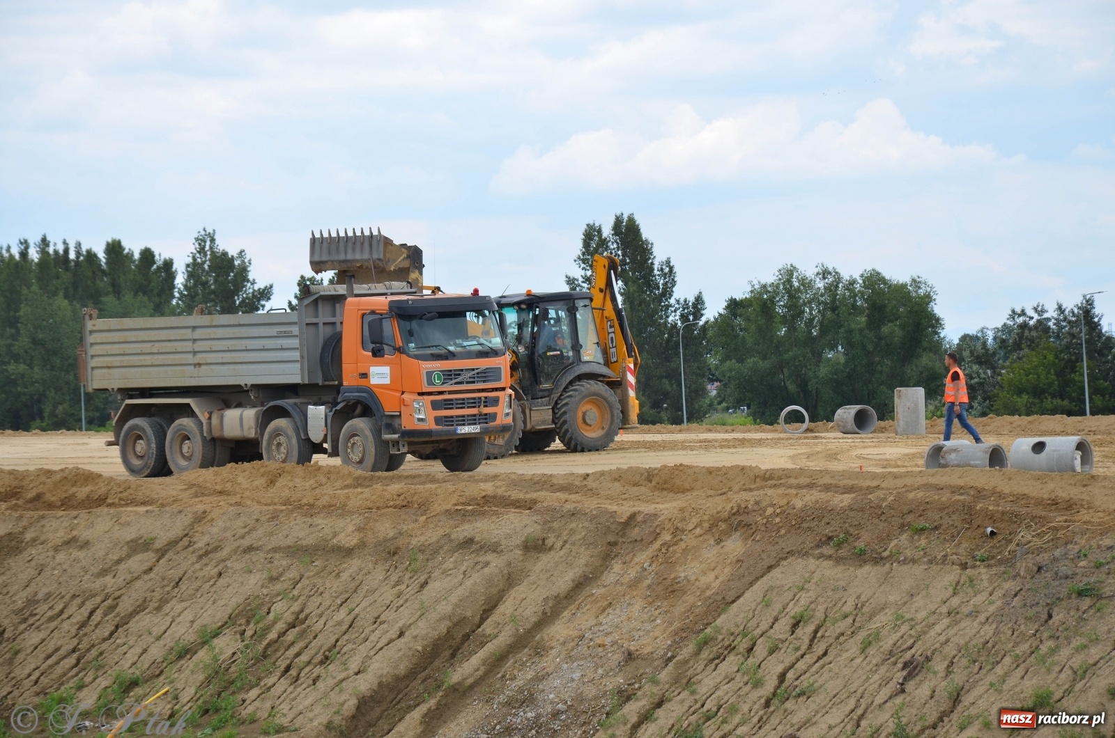 Zdjęcie w galerii na portalu naszraciborz.pl: Przy moście kolejowym na Markowice powstaje wiadukt [FOTO] wiadomości z regionu