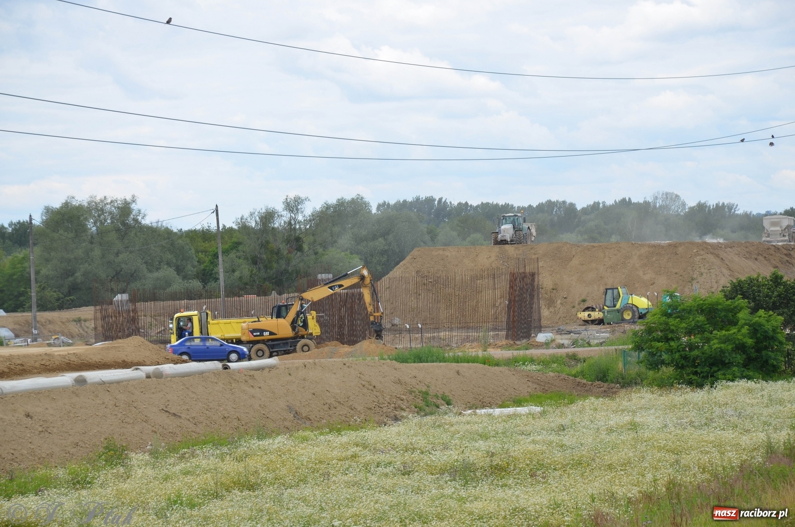 Zdjęcie w galerii na portalu naszraciborz.pl: Przy moście kolejowym na Markowice powstaje wiadukt [FOTO] wiadomości z regionu
