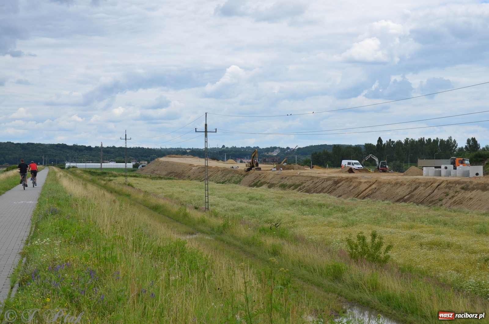 Zdjęcie w galerii na portalu naszraciborz.pl: Przy moście kolejowym na Markowice powstaje wiadukt [FOTO] wiadomości z regionu