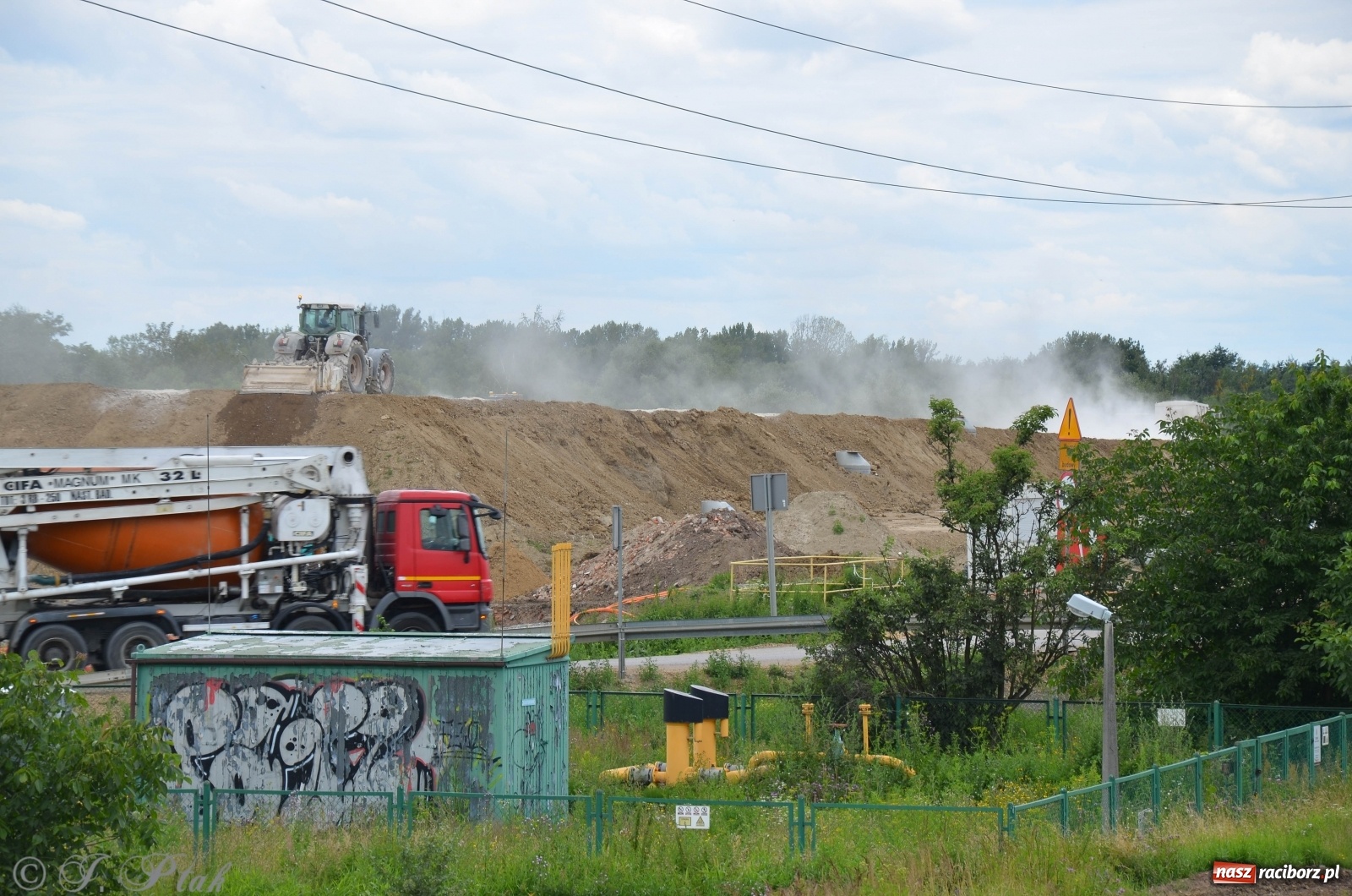 Zdjęcie w galerii na portalu naszraciborz.pl: Przy moście kolejowym na Markowice powstaje wiadukt [FOTO] wiadomości z regionu