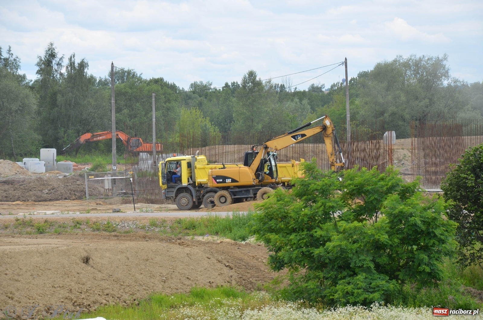 Zdjęcie w galerii na portalu naszraciborz.pl: Przy moście kolejowym na Markowice powstaje wiadukt [FOTO] wiadomości z regionu