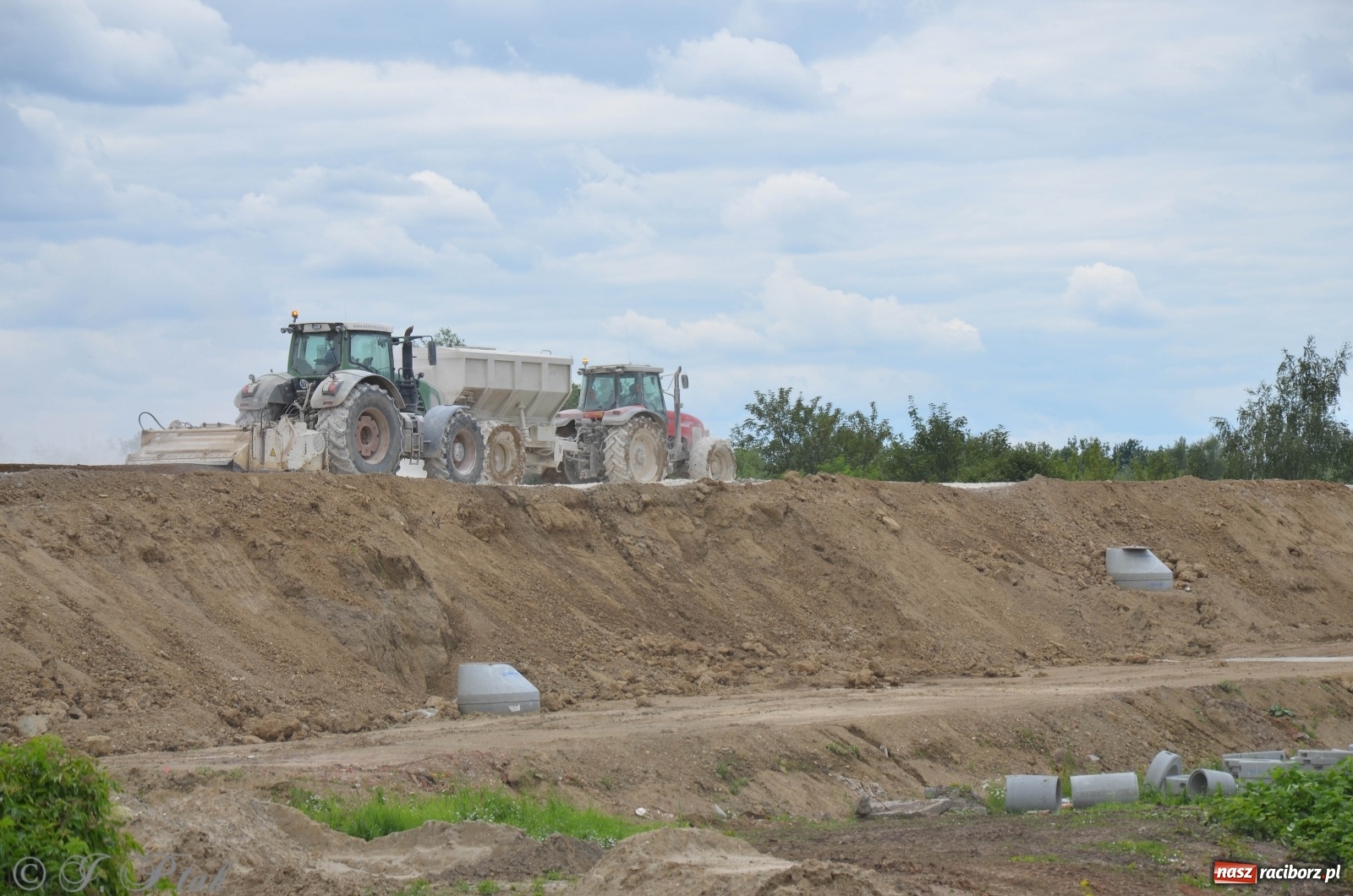 Zdjęcie w galerii na portalu naszraciborz.pl: Przy moście kolejowym na Markowice powstaje wiadukt [FOTO] wiadomości z regionu