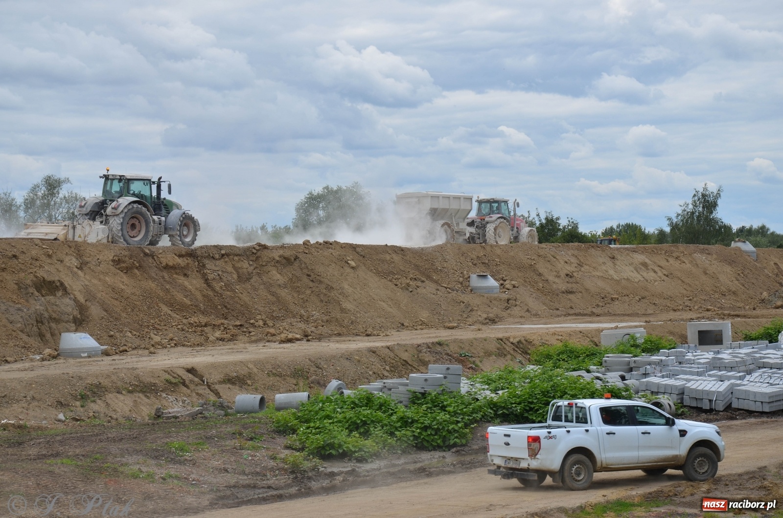 Zdjęcie w galerii na portalu naszraciborz.pl: Przy moście kolejowym na Markowice powstaje wiadukt [FOTO] wiadomości z regionu