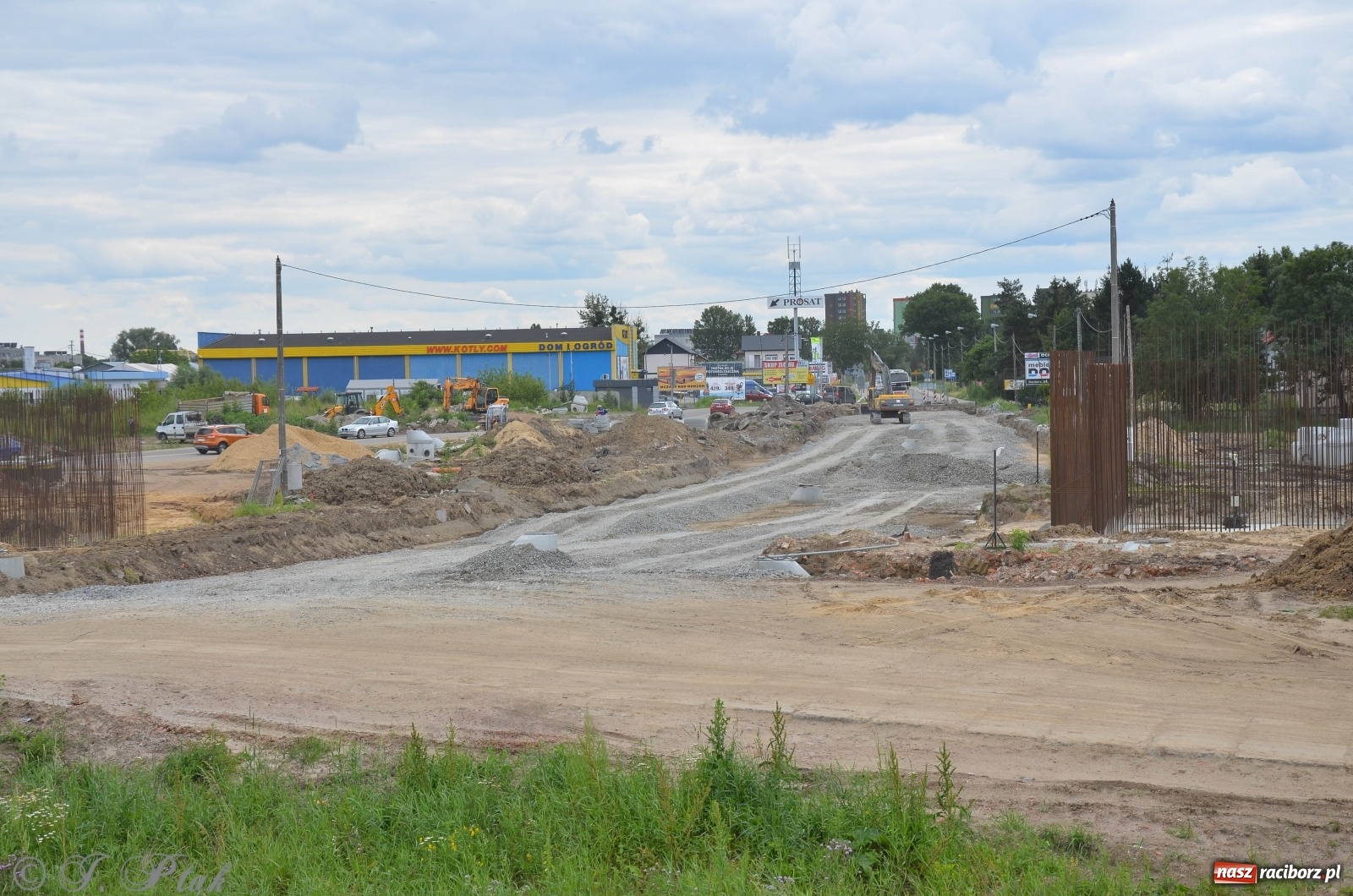 Zdjęcie w galerii na portalu naszraciborz.pl: Przy moście kolejowym na Markowice powstaje wiadukt [FOTO] wiadomości z regionu