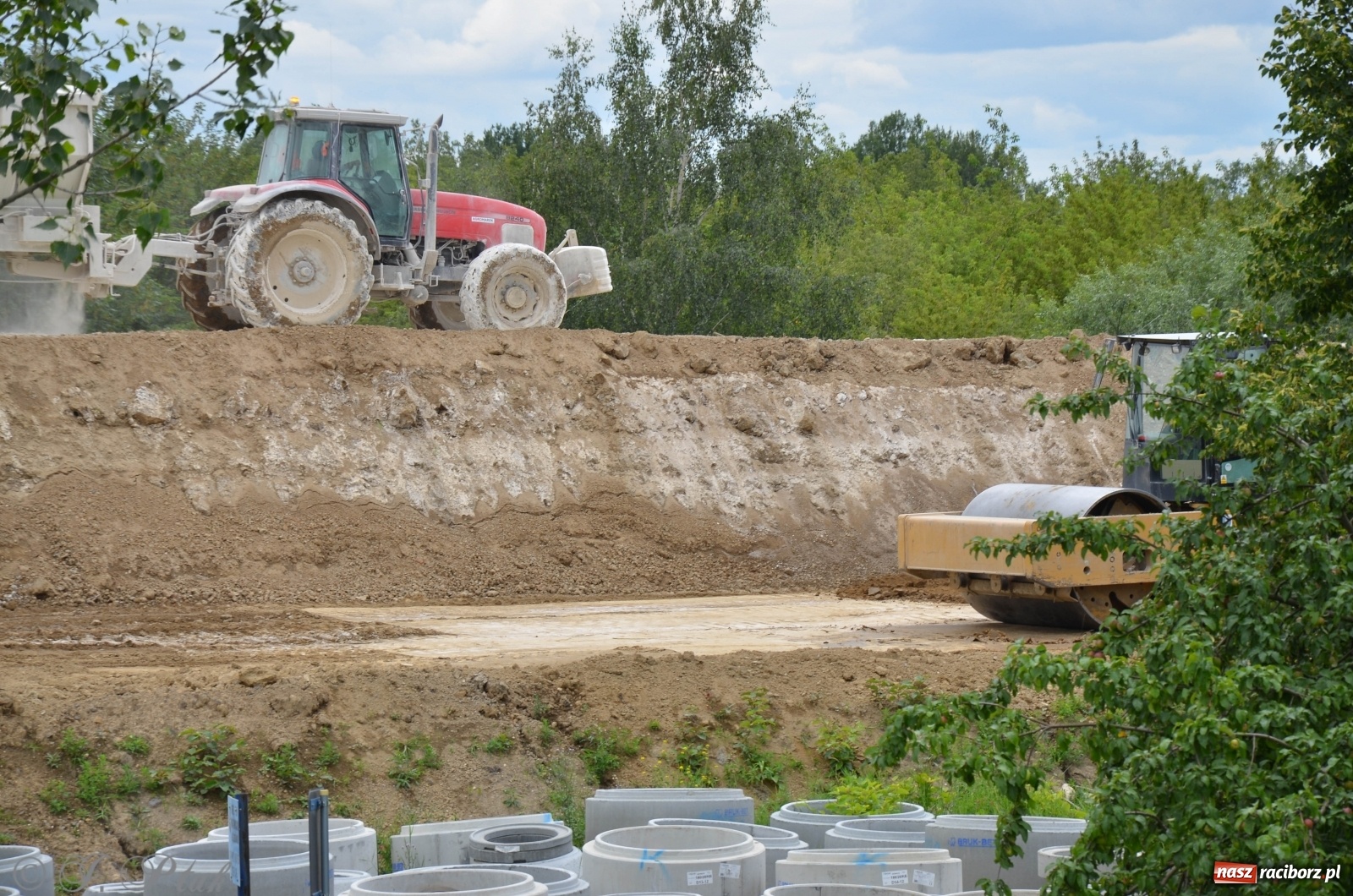 Zdjęcie w galerii na portalu naszraciborz.pl: Przy moście kolejowym na Markowice powstaje wiadukt [FOTO] wiadomości z regionu