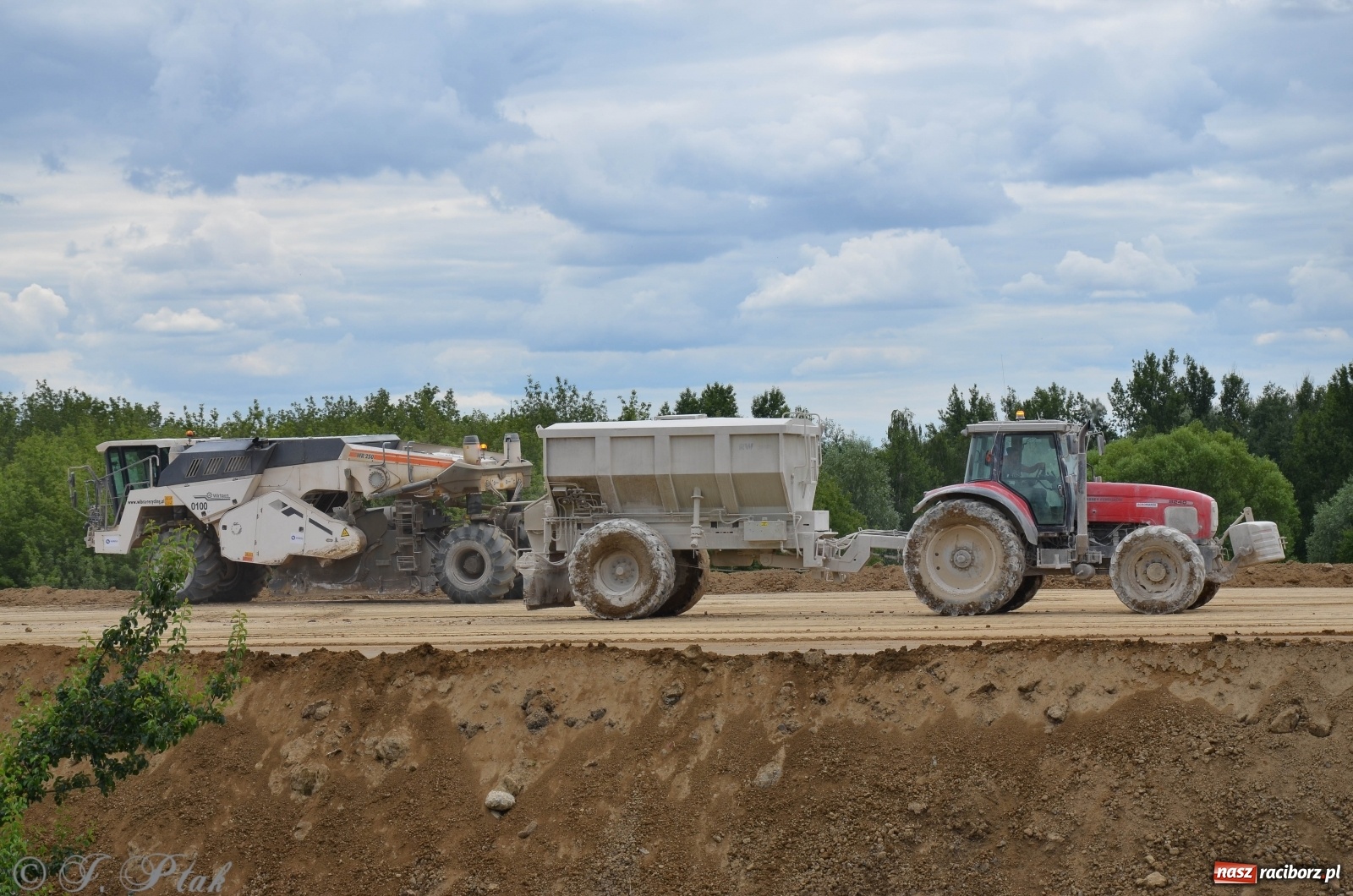 Zdjęcie w galerii na portalu naszraciborz.pl: Przy moście kolejowym na Markowice powstaje wiadukt [FOTO] wiadomości z regionu