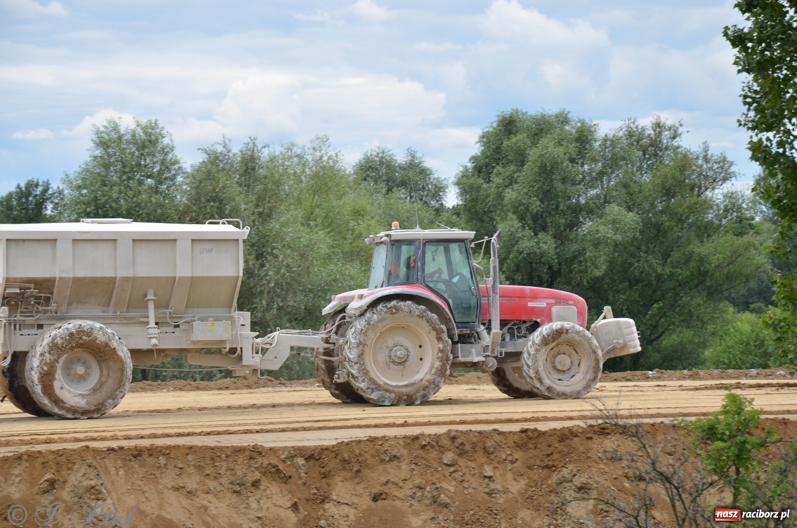 Zdjęcie w galerii na portalu naszraciborz.pl: Przy moście kolejowym na Markowice powstaje wiadukt [FOTO] wiadomości z regionu