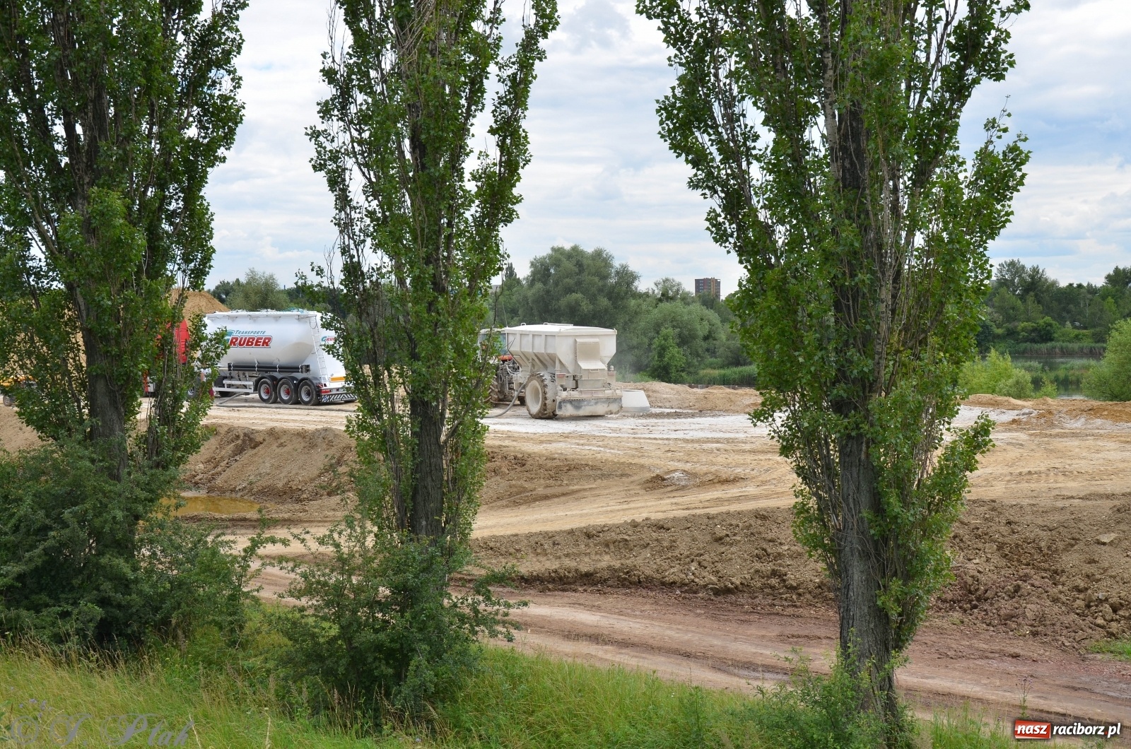 Zdjęcie w galerii na portalu naszraciborz.pl: Przy moście kolejowym na Markowice powstaje wiadukt [FOTO] wiadomości z regionu