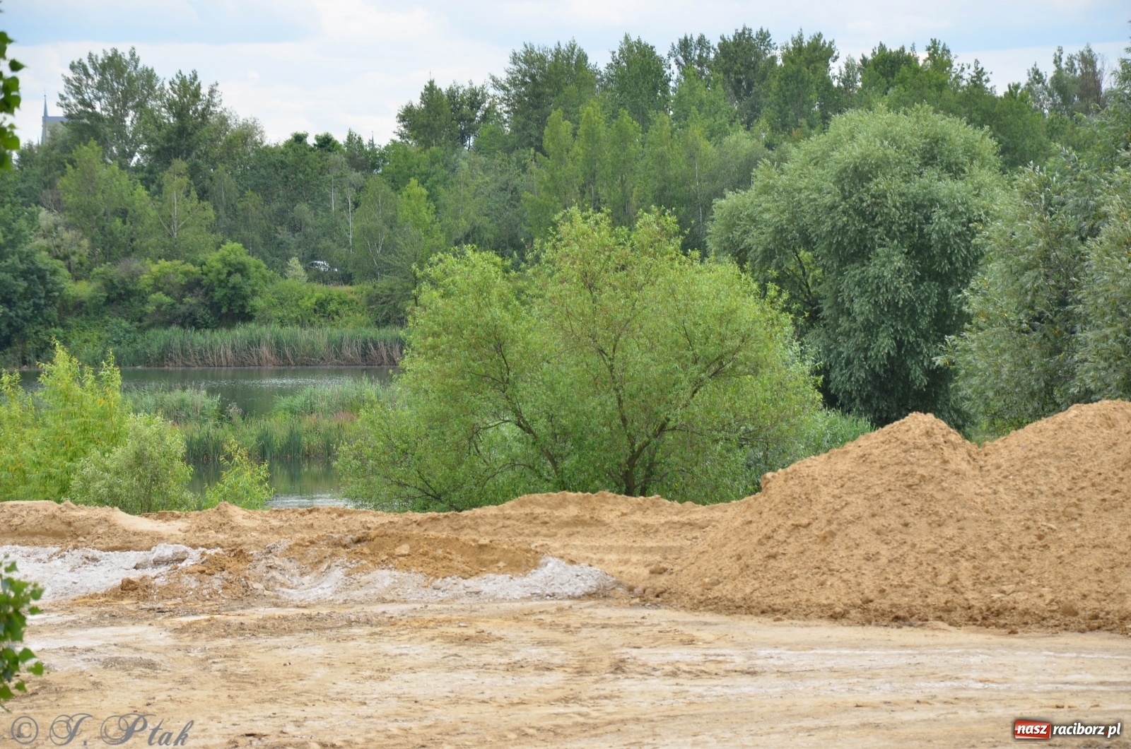 Zdjęcie w galerii na portalu naszraciborz.pl: Przy moście kolejowym na Markowice powstaje wiadukt [FOTO] wiadomości z regionu