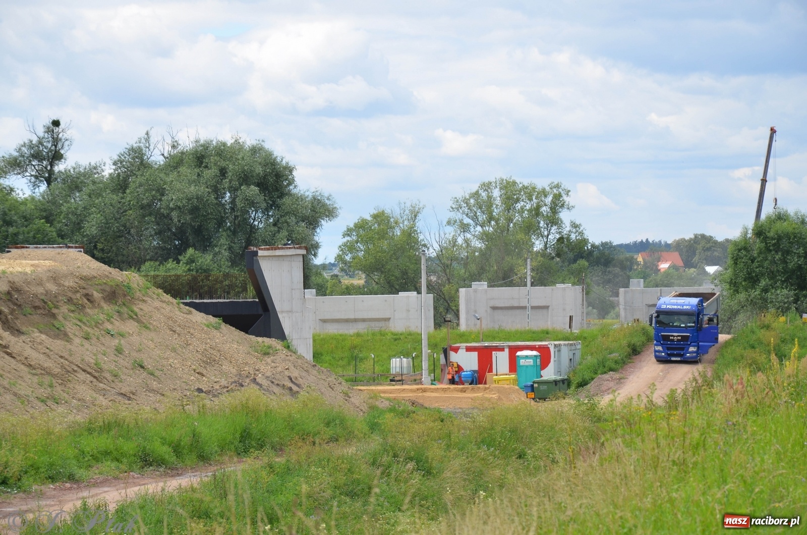 Zdjęcie w galerii na portalu naszraciborz.pl: Przy moście kolejowym na Markowice powstaje wiadukt [FOTO] wiadomości z regionu