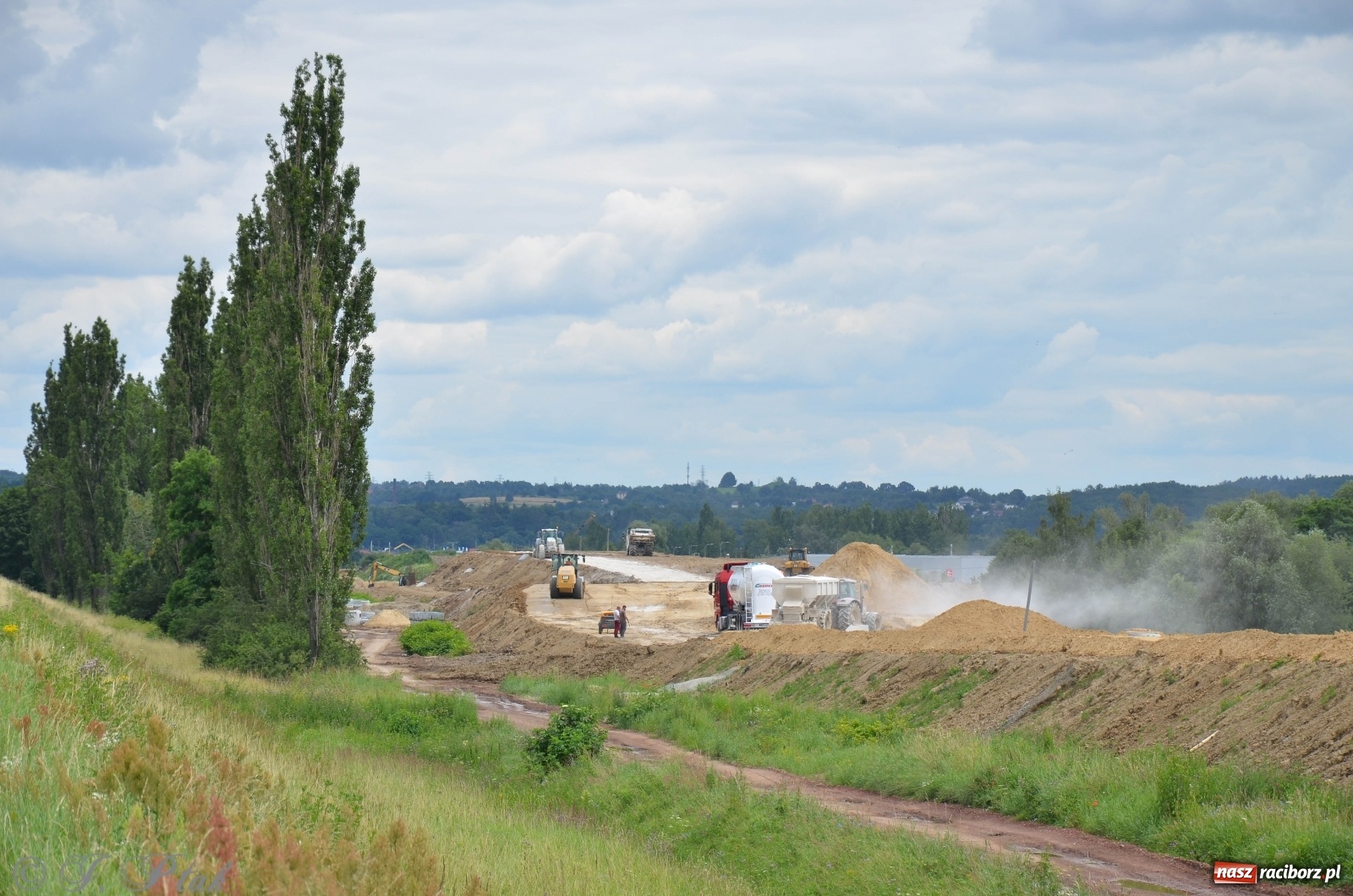 Zdjęcie w galerii na portalu naszraciborz.pl: Przy moście kolejowym na Markowice powstaje wiadukt [FOTO] wiadomości z regionu
