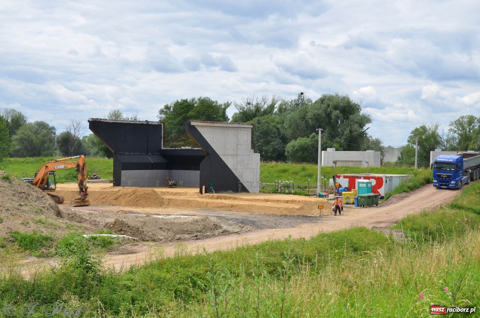 Zdjęcie w galerii na portalu naszraciborz.pl: Przy moście kolejowym na Markowice powstaje wiadukt [FOTO] wiadomości z regionu