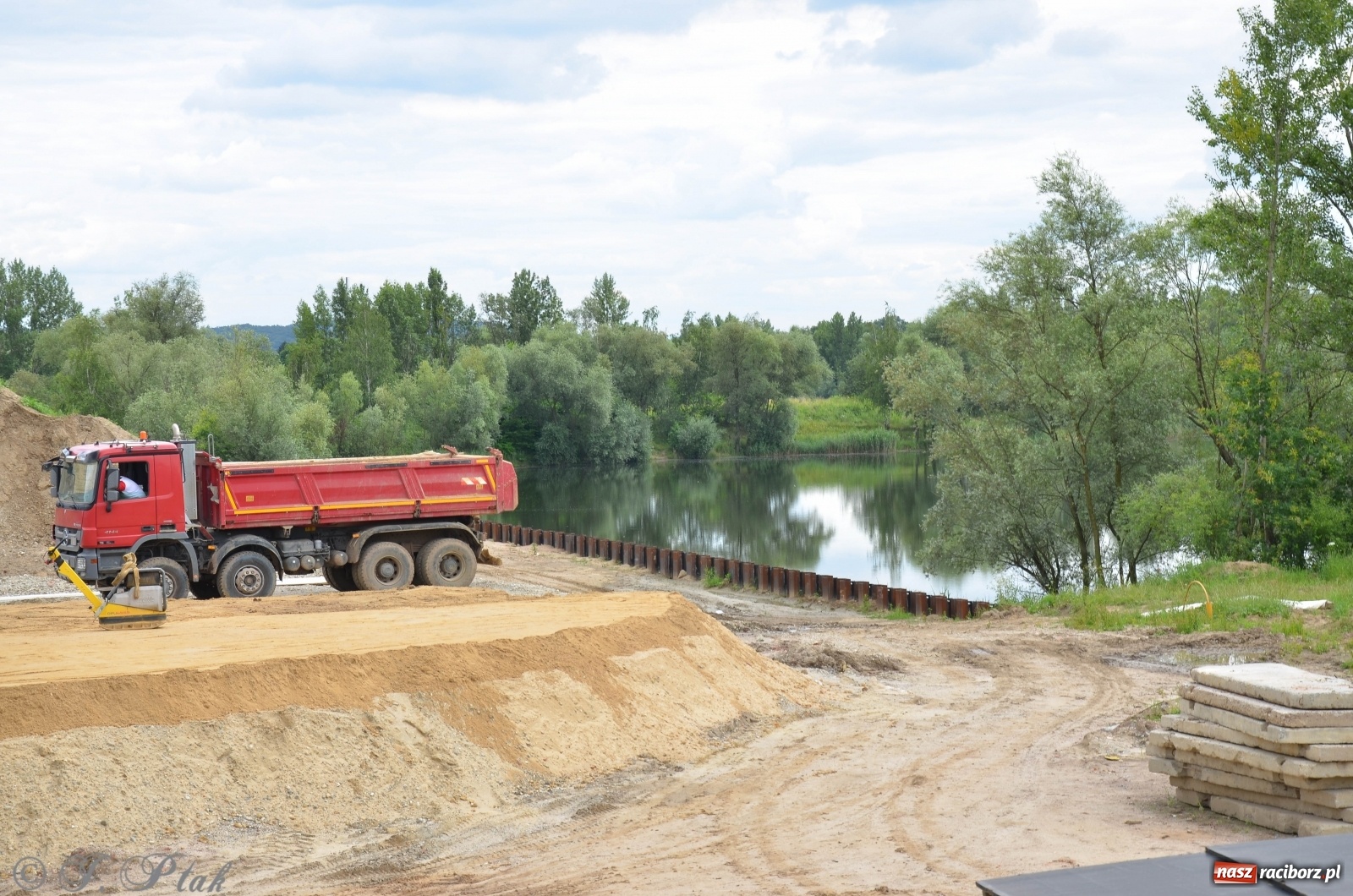 Zdjęcie w galerii na portalu naszraciborz.pl: Przy moście kolejowym na Markowice powstaje wiadukt [FOTO] wiadomości z regionu