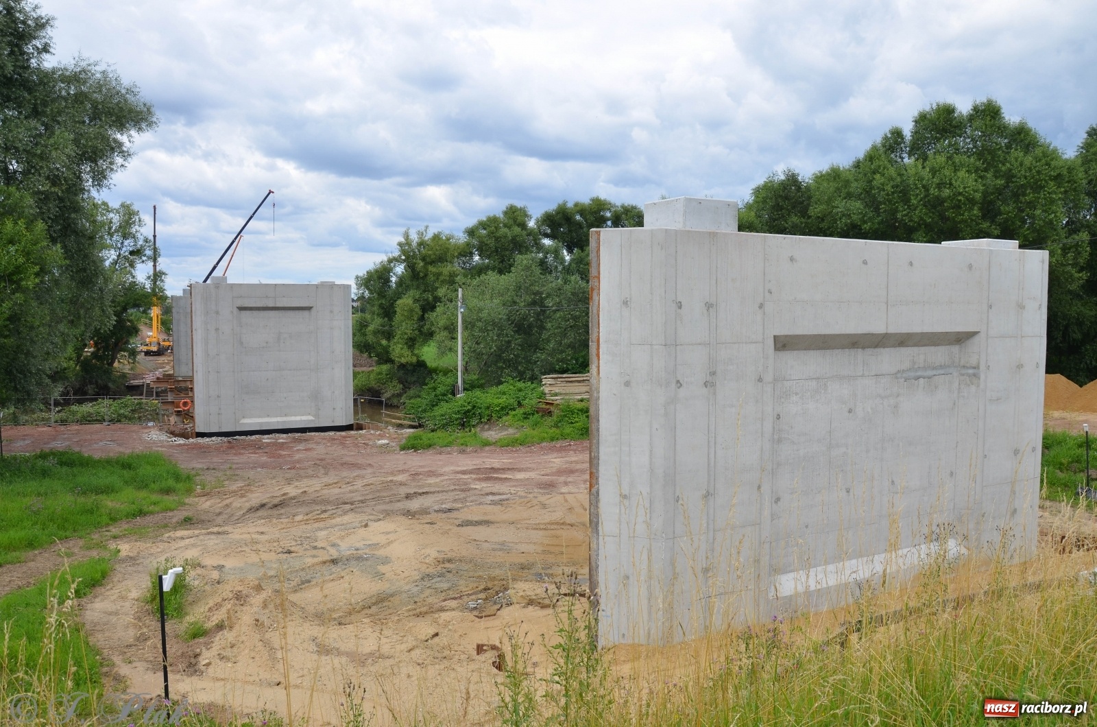 Zdjęcie w galerii na portalu naszraciborz.pl: Przy moście kolejowym na Markowice powstaje wiadukt [FOTO] wiadomości z regionu