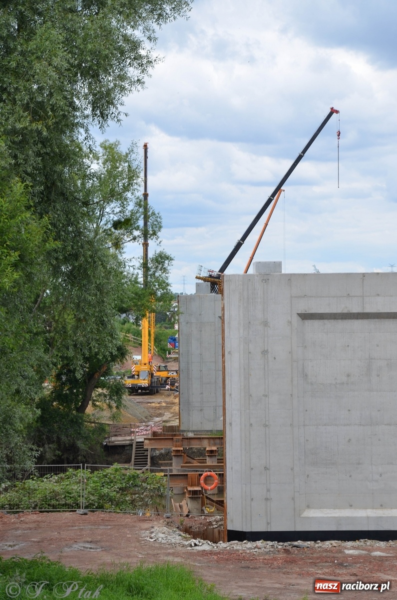 Zdjęcie w galerii na portalu naszraciborz.pl: Przy moście kolejowym na Markowice powstaje wiadukt [FOTO] wiadomości z regionu