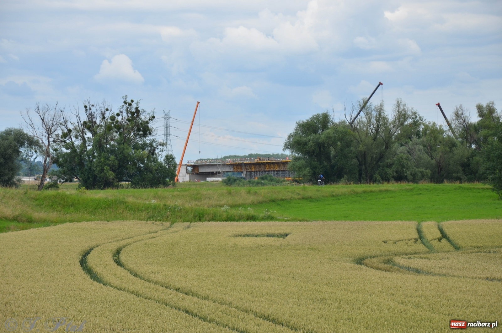 Zdjęcie w galerii na portalu naszraciborz.pl: Przy moście kolejowym na Markowice powstaje wiadukt [FOTO] wiadomości z regionu
