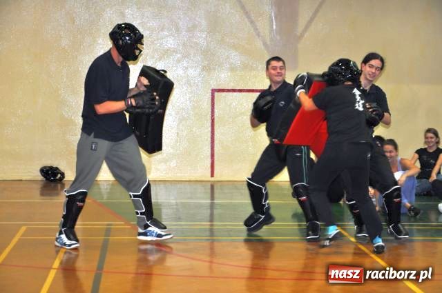 Zdjęcie w galerii na portalu naszraciborz.pl: Chcą wiedzieć jak się bronić wiadomości z regionu