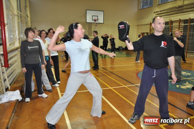 Zdjęcie w galerii na portalu naszraciborz.pl: Chcą wiedzieć jak się bronić wiadomości z regionu