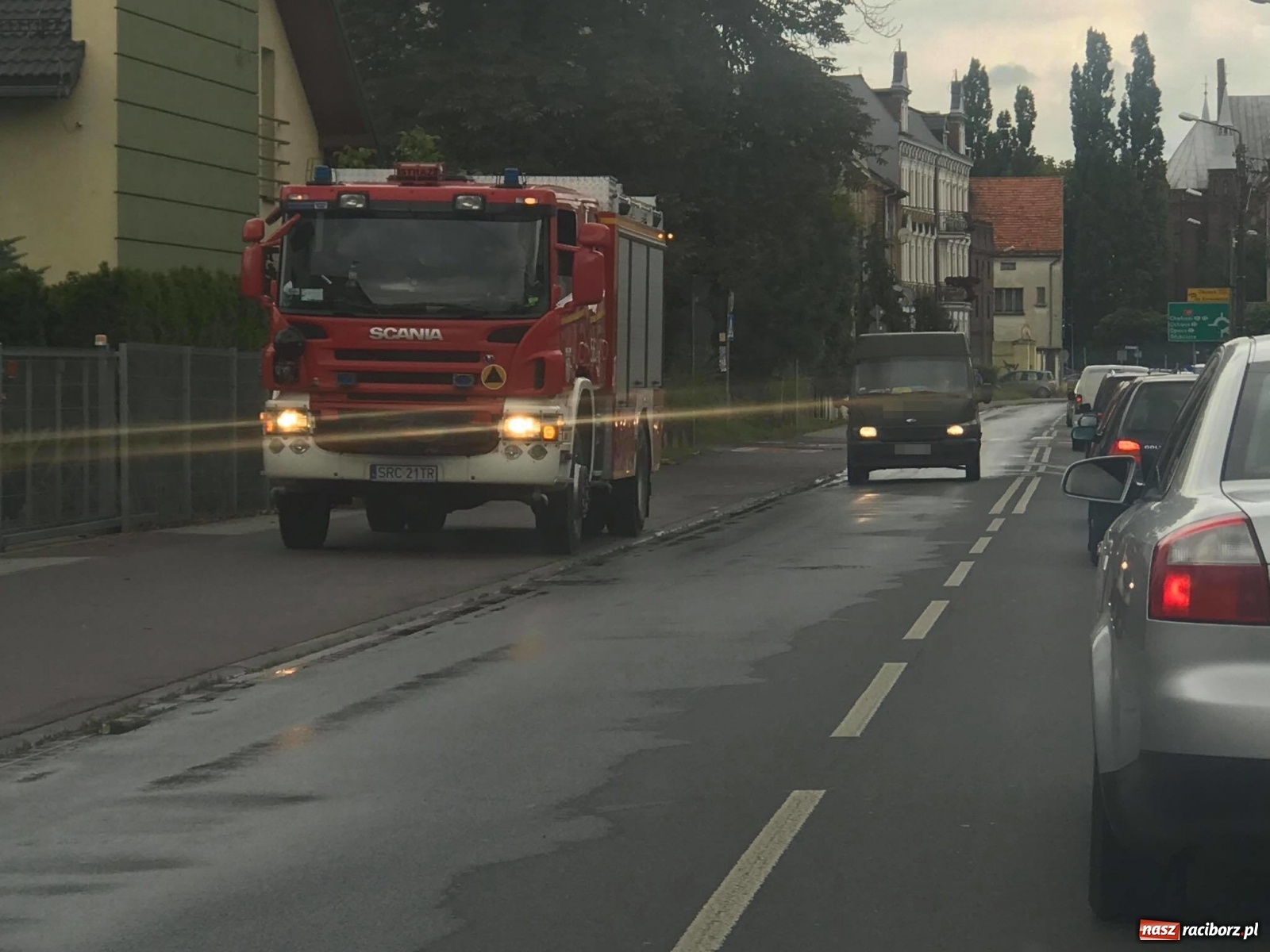 Zdjęcie w galerii na portalu naszraciborz.pl: Raport 998. Plamy substancji na Kozielskiej i Mariańskiej wiadomości z regionu