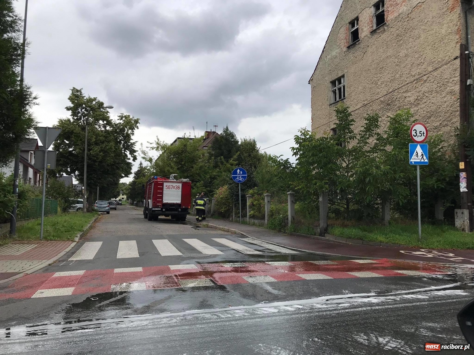 Zdjęcie w galerii na portalu naszraciborz.pl: Raport 998. Plamy substancji na Kozielskiej i Mariańskiej wiadomości z regionu