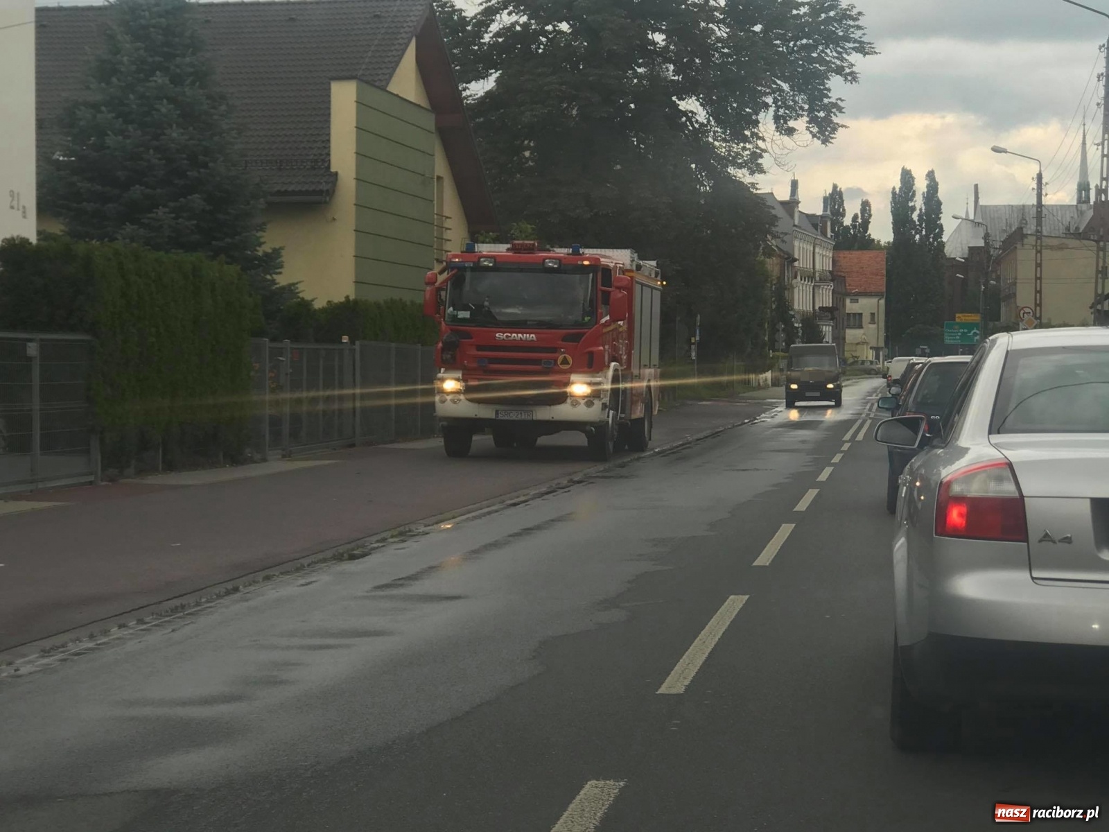 Zdjęcie w galerii na portalu naszraciborz.pl: Raport 998. Plamy substancji na Kozielskiej i Mariańskiej wiadomości z regionu