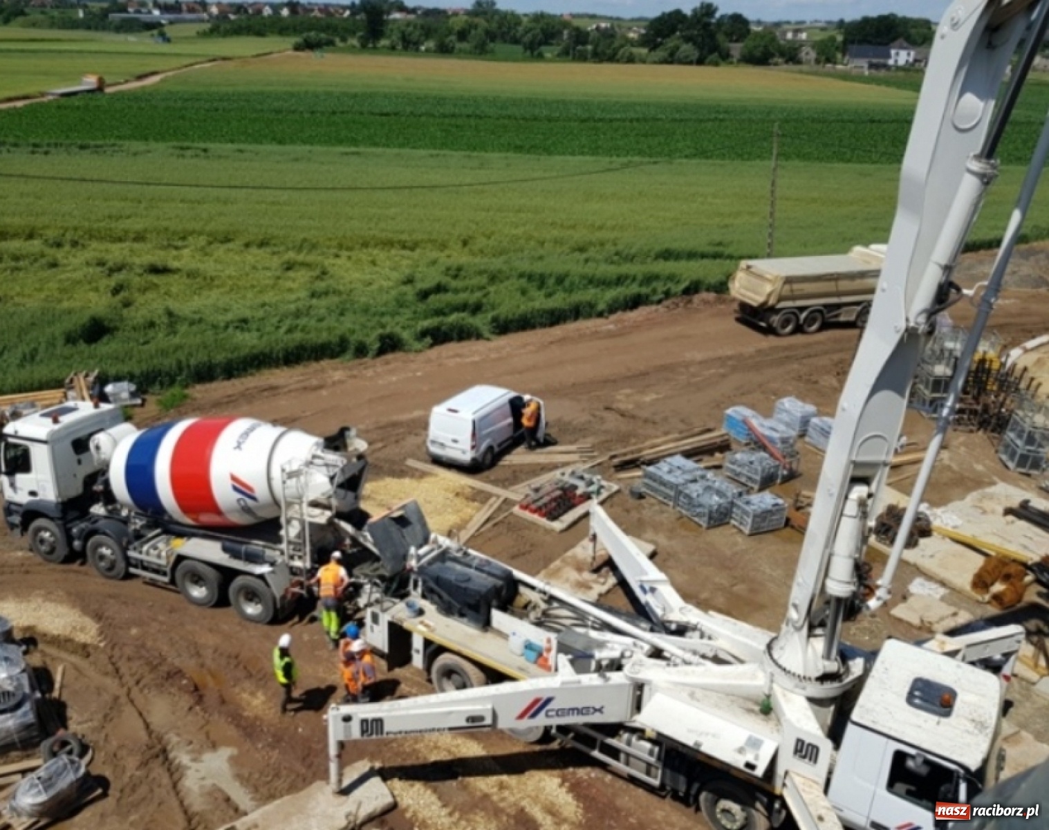 Zdjęcie w galerii na portalu naszraciborz.pl: Betonowanie mostu w ciągu obwodnicy Raciborza  wiadomości z regionu