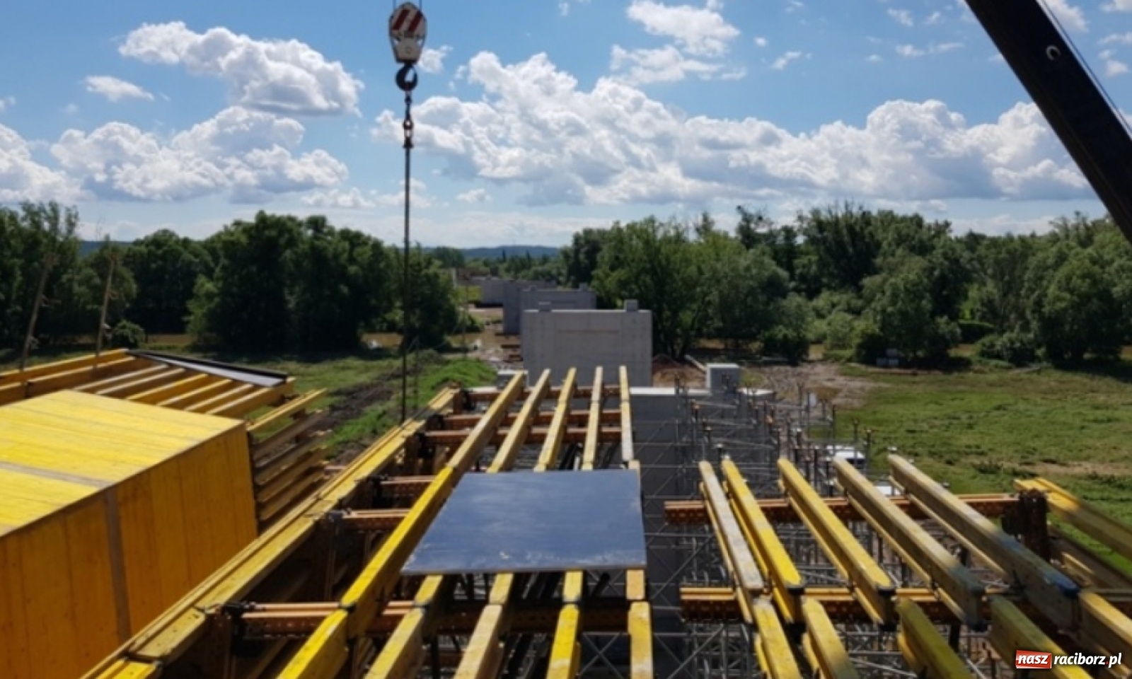 Zdjęcie w galerii na portalu naszraciborz.pl: Betonowanie mostu w ciągu obwodnicy Raciborza  wiadomości z regionu