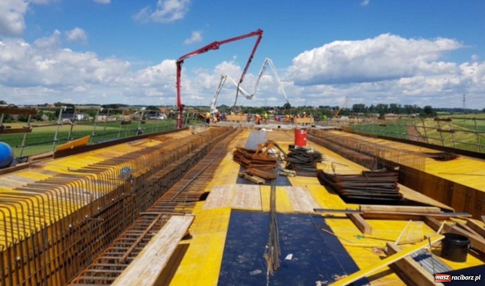 Zdjęcie w galerii na portalu naszraciborz.pl: Betonowanie mostu w ciągu obwodnicy Raciborza  wiadomości z regionu