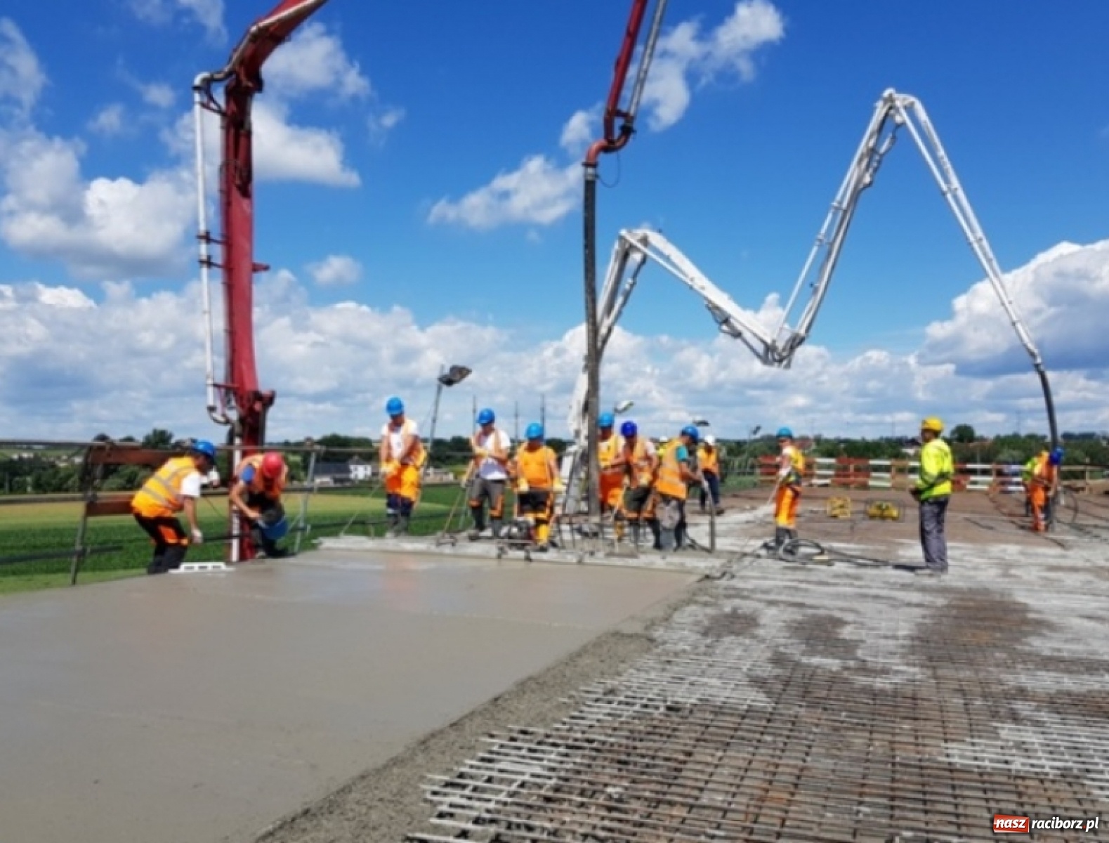 Zdjęcie w galerii na portalu naszraciborz.pl: Betonowanie mostu w ciągu obwodnicy Raciborza  wiadomości z regionu