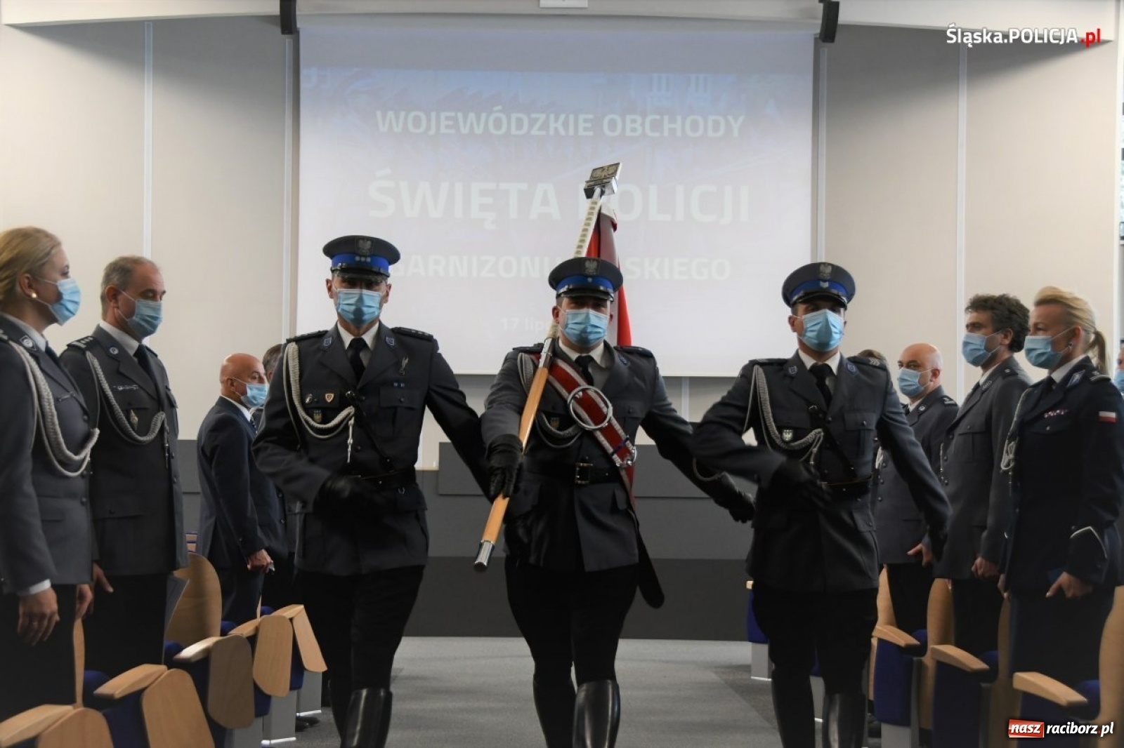 Zdjęcie w galerii na portalu naszraciborz.pl: Burmistrz Kuźni Raciborskiej z Medalem za Zasługi dla Policji wiadomości z regionu