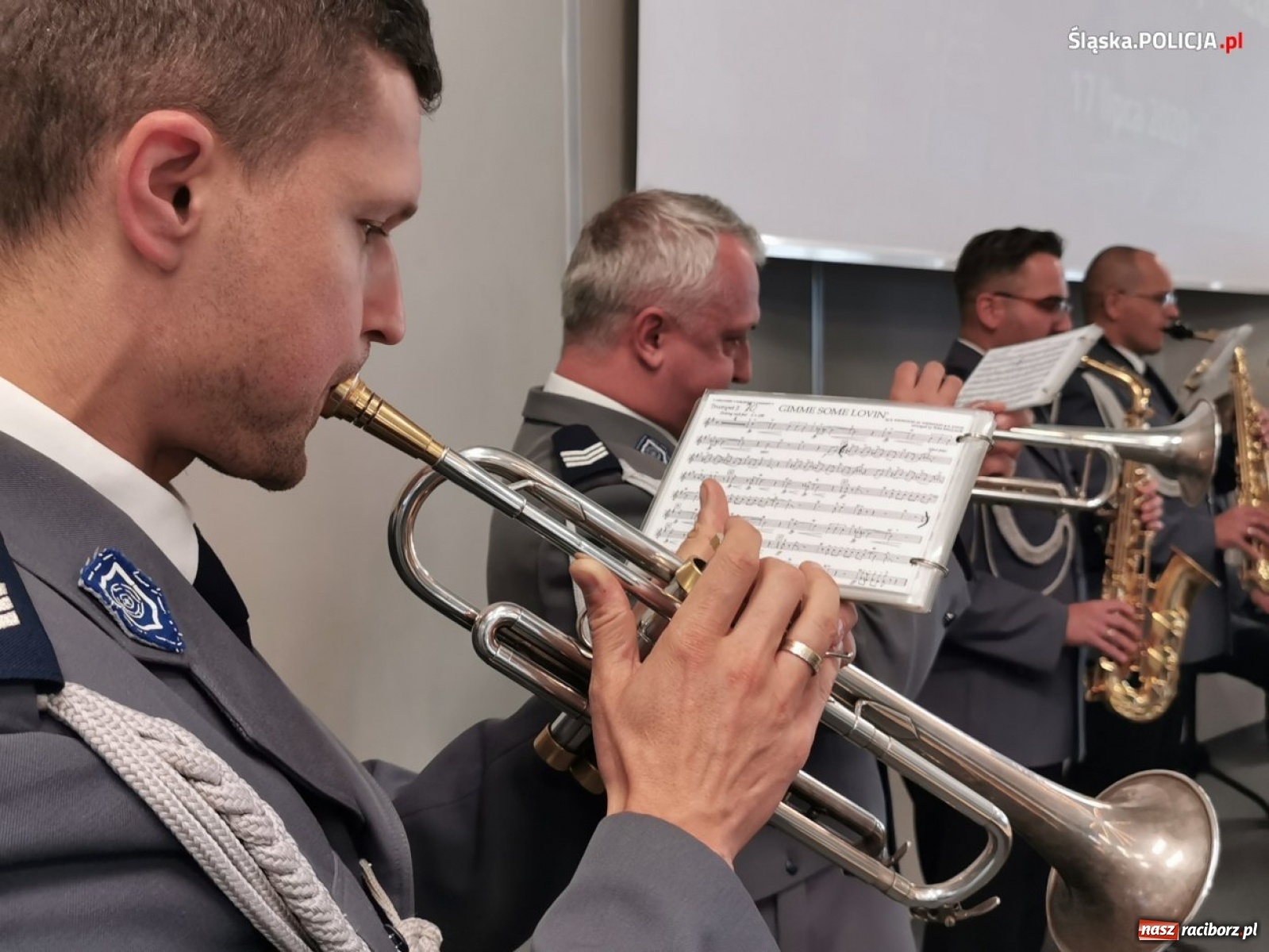 Zdjęcie w galerii na portalu naszraciborz.pl: Burmistrz Kuźni Raciborskiej z Medalem za Zasługi dla Policji wiadomości z regionu